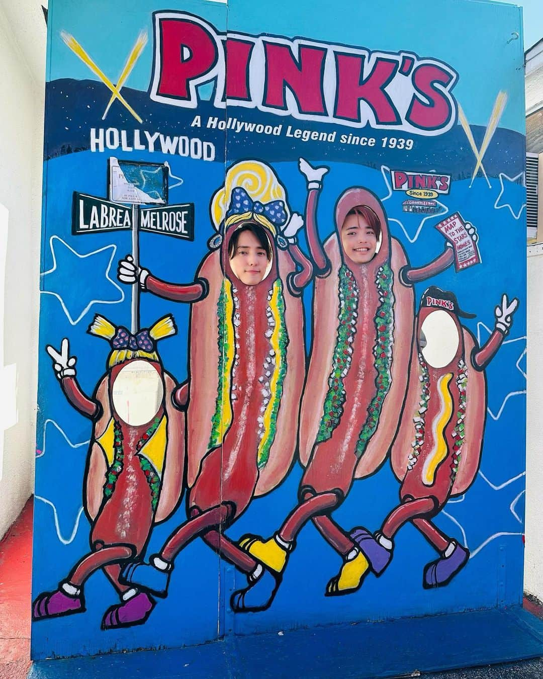 Travis Japan（トラジャ）さんのインスタグラム写真 - (Travis Japan（トラジャ）Instagram)「⁡ ⁡ 【Memories of LA🇺🇸】 ⁡ PINK'S🌭😋🩷 ⁡ #七五三掛龍也 #Shime #川島如恵留 #Noel #吉澤閑也 #Shizu #松倉海斗 #Machu ⁡ #TJgram #WorldwideTJ #TravisJapan」11月6日 13時12分 - travis_japan_official