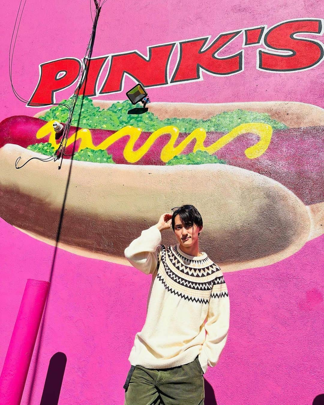 Travis Japan（トラジャ）さんのインスタグラム写真 - (Travis Japan（トラジャ）Instagram)「⁡ ⁡ 【Memories of LA🇺🇸】 ⁡ PINK'S🌭😋🩷 ⁡ #七五三掛龍也 #Shime #川島如恵留 #Noel #吉澤閑也 #Shizu #松倉海斗 #Machu ⁡ #TJgram #WorldwideTJ #TravisJapan」11月6日 13時12分 - travis_japan_official