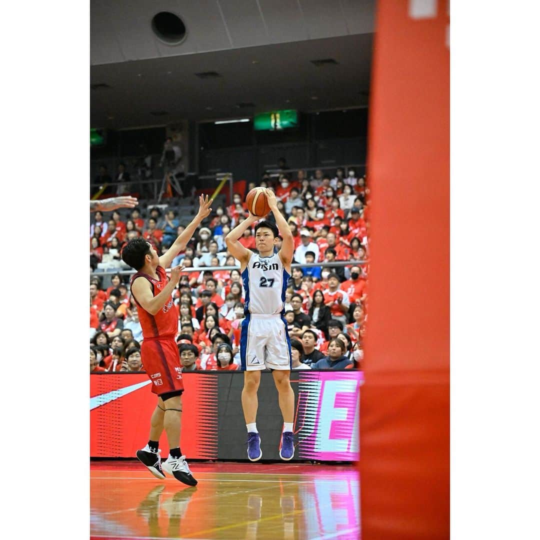 石井講祐のインスタグラム：「✈️🏀🥜 #シーホース三河 #ガチ #Bリーグ」