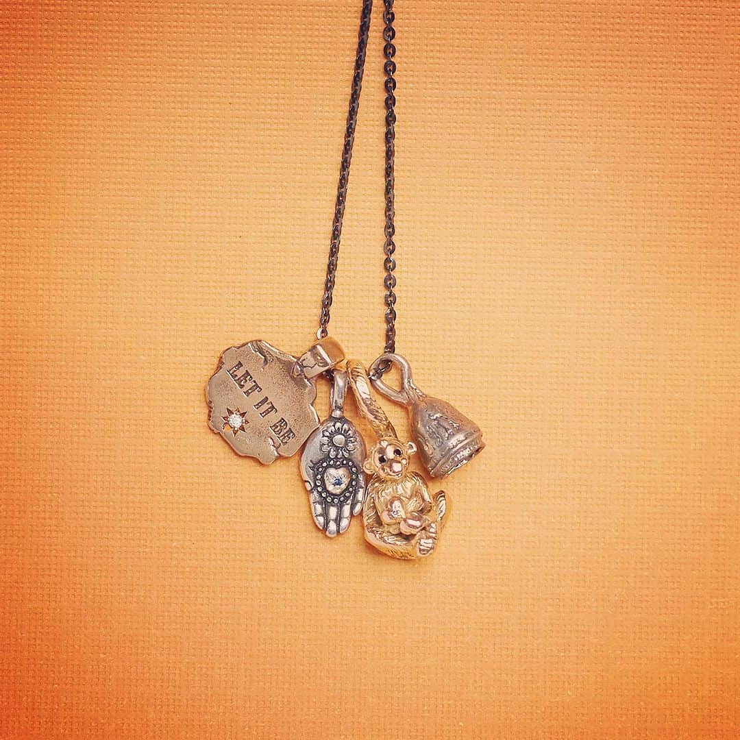 キャサリン ミッシェルのインスタグラム：「Living a charmed life ? #jewelryasmedecinecm #iconicsince2002 #reclaimedmetal #monkeyjewelry #Letitbe #protection #findyours」