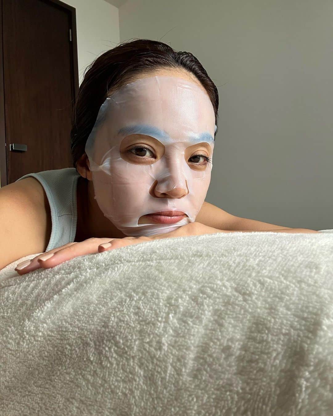 春名亜美さんのインスタグラム写真 - (春名亜美Instagram)「バンコク旅　完。  今回は実際にバンコク在住の @naho.thailand さんに色々とお話を聞かせて頂いたり、厚かましくもお家までお邪魔させていただいたりして、バンコクがとても身近に感じました😊 日本食も多くて、子供にもみんな優しくて、住みやすそうな街だったな☺️  帰国した日は、荷物片付けて、洗濯機回して、お風呂入ったら、もう夕方まで立ち上がれなかった🫠  さて、今日からまた通常運転☀️  冬服着れると思っていたら、バンコクと変わらない服装でも良さそうな気温😇   #ll_旅記録 #タイ旅行 #バンコク #バンコク旅行 #子連れ旅行 #子連れバンコク」11月6日 13時18分 - amiharunaami