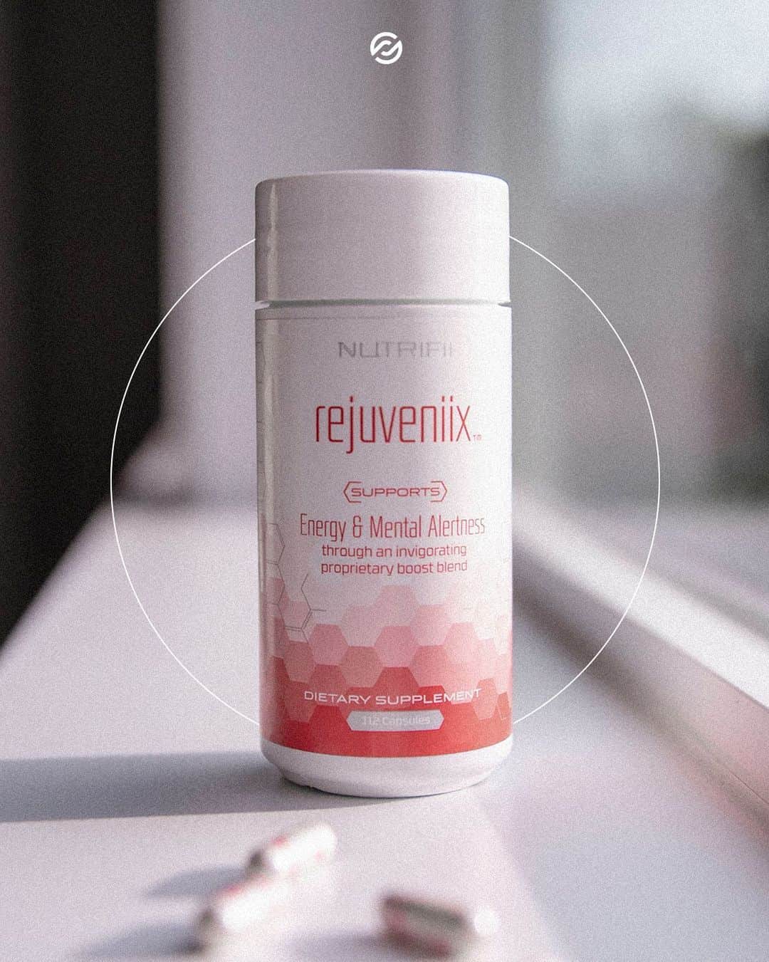 ARIIX Officialのインスタグラム：「Saying goodbye to warm sunny evenings isn't easy, but #Rejuveniix can help! 💃⁠ ⁠ With our signature blend of green coffee bean extract, L-theanine, Tahitian Noni fruit and a super fruit complex of acai berry, mangosteen, goji berry, maqui berry, Hawaiian noni and sea buckthorn, Rejuveniix naturally sharpens focus, elevates mood, promotes energy, enhances mental alertness and supports weight loss performance. 🙌」