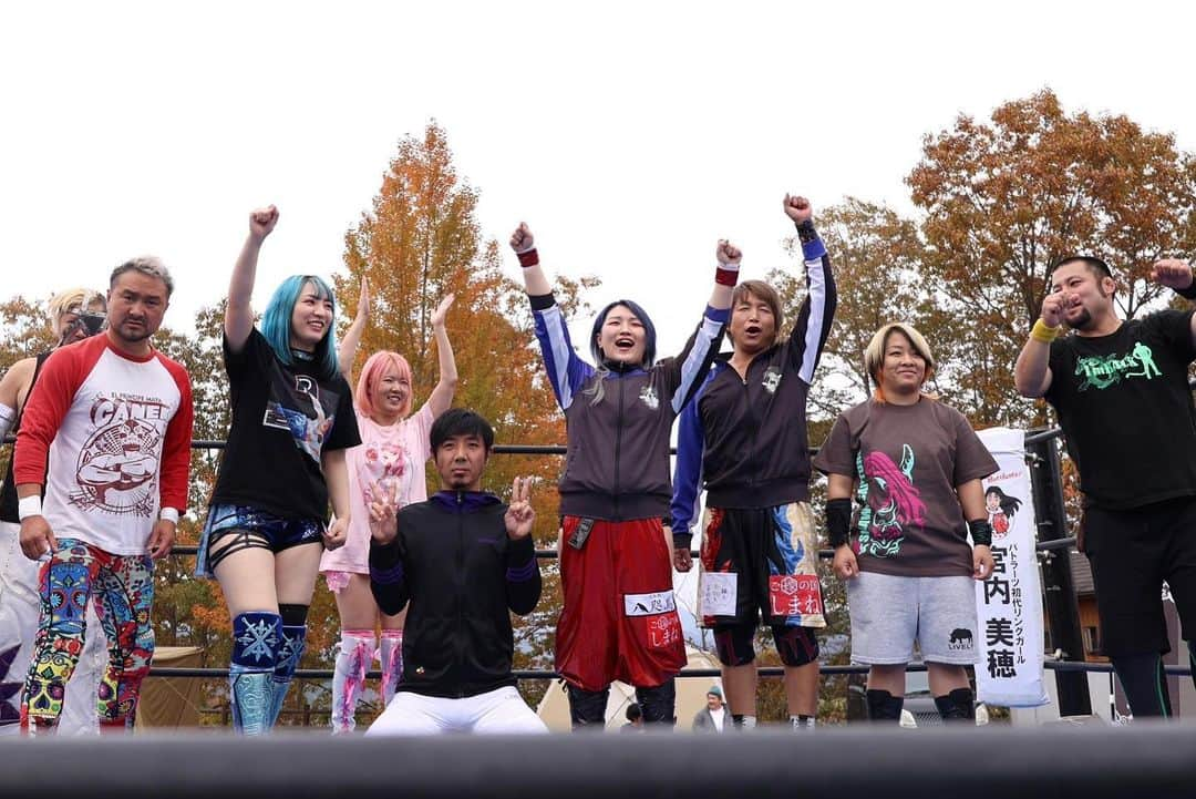 日高郁人さんのインスタグラム写真 - (日高郁人Instagram)「20231104 岡山県・西山高原キャンプ場での 天空杯中国地方対抗ミックスドタッグトーナメント、遠方よりのご観戦、そしてご協力頂いた皆様誠にありがとうございました。試合後に多くの人から「楽しかった」と言って頂き嬉しい限りです。試合後「LIVEもお楽しみ下さった皆様ありがとうございました！  ショーンキャプチャー 社員旅行はキャンプだね！ #天空杯  #西山高原キャンプ場プロレス  #西山高原キャンプ場 @nishiyamakougen  #山口県  #藤田ミノル #しゃあ #島根県  #日高郁人 #青木いつ希 #岩﨑永遠  #広島県  #レイパロマ #世羅りさ #岡山県  #関根龍一 #狐伯 #鳥取県 #みょーちゃん  #中国地方  #愛媛プロレス  #ショーンキャプチャー  #ダブプロレス #プロミネンス #basara_pw  #wavepro #burst_sg  #プロレスラー #プロレス #北海道  #龍寿」11月6日 13時41分 - hidakaikuto