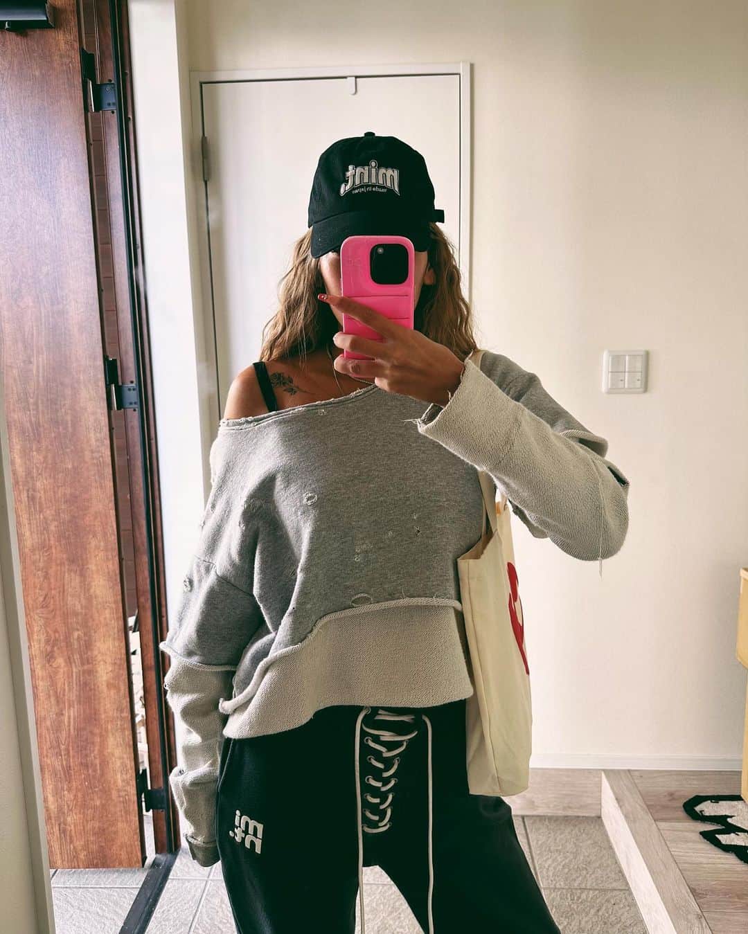 のインスタグラム：「one week of fits 👽 1週間のコーデ🖤ブランドタグ付けしてるよ」