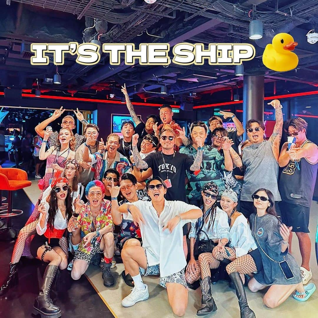 あやか（石山彩花）さんのインスタグラム写真 - (あやか（石山彩花）Instagram)「IT’S THE SHIP 2023 Halloween  @itstheship 🚢🇸🇬🎃🌏❤️‍🔥  thankyou for an intresting time I’m so glad to be able to spend time with you🫶🏻 I want to treasure every meeting and encounter I have🙌❤️‍🔥  AYAKANA でDJとしてブッキング頂き初の参加でしたが最高の思い出になりました！楽しい時間をありがとうございました🥹😭❤️‍🔥 遊んでくれて応援してくれた皆ありがとうございます！😭🫶🏻 SHIPで繋がった人との出逢いを大切にしたいと思います！ 友情や愛を確認できたり、感動の嵐すぎた。絶対また行きたいイベントになりました🙌😊  とにかく最高とありがとうを伝えたい。笑笑  #itstheship #itstheship2023 #🇸🇬 #partymonster #halloween」11月6日 13時56分 - ayakateen821