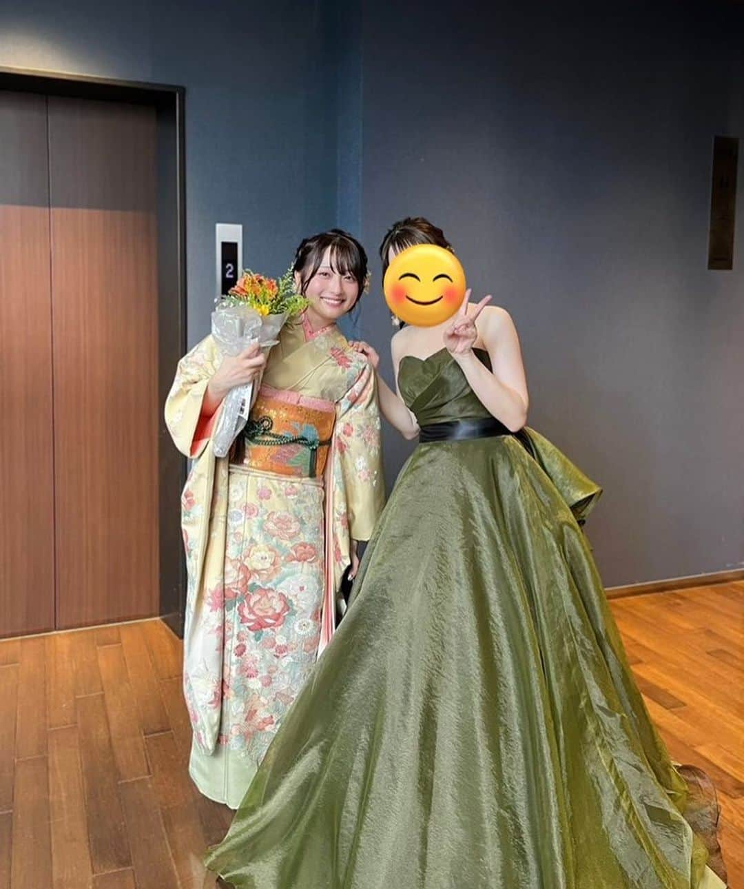 清原梨央さんのインスタグラム写真 - (清原梨央Instagram)「昨日は姉の結婚式へ💐 代々受け継がれている素敵な振袖、 こんなおめでたい機会に また着ることができて嬉しかった☺️  お姉ちゃんがあまりにも可愛かったし綺麗すぎたから 本人にそれを熱弁してたら 私のこと好きすぎやろって 笑われました。笑  これからもお姉ちゃん大好きな シスコン妹で居ます。 結婚おめでとう☺️ 幸せになってね💐大好きだよ〜〜！」11月6日 13時52分 - ___rioky001114