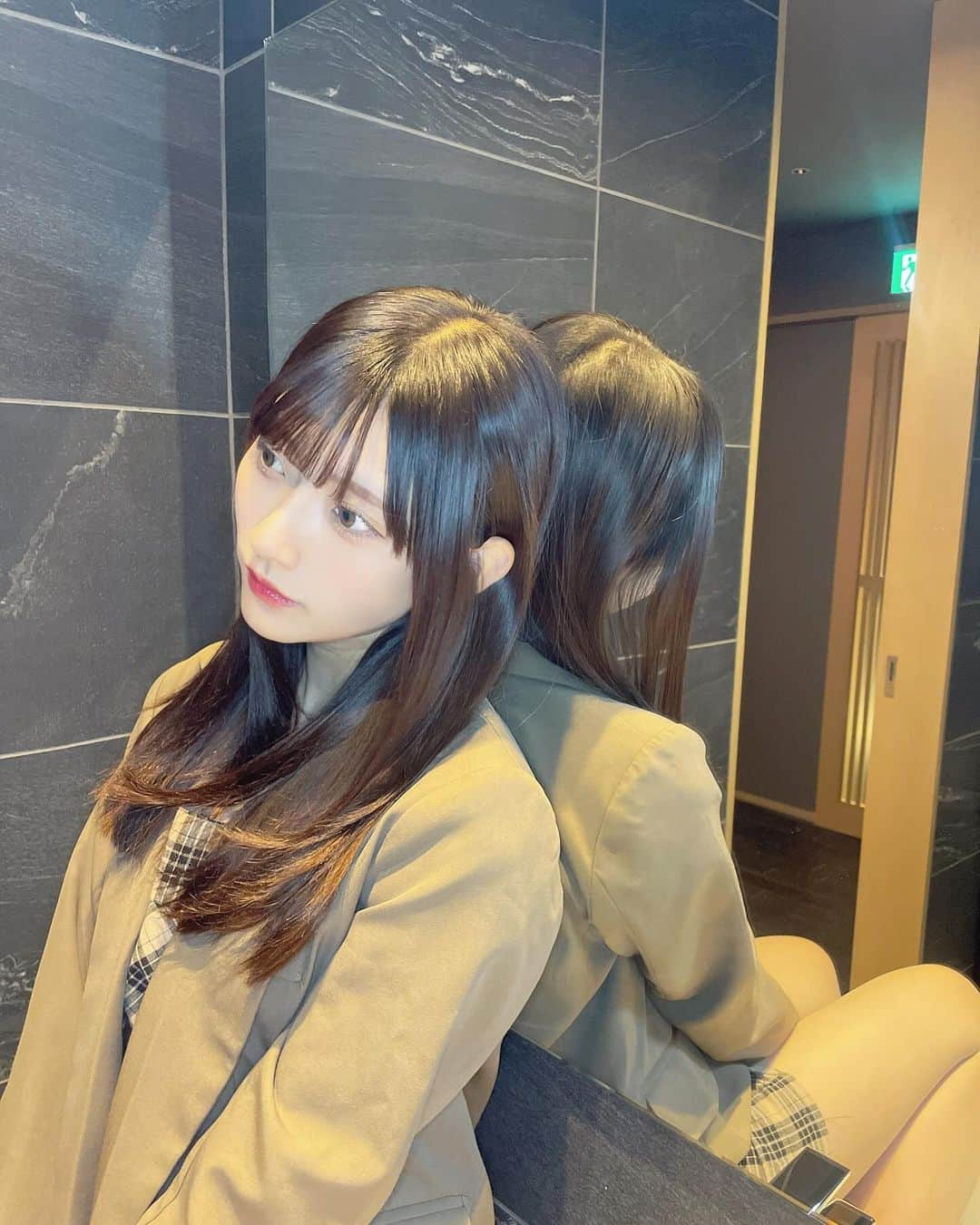 山田麻莉奈さんのインスタグラム写真 - (山田麻莉奈Instagram)「. この前目黒のBTB @btb_esthe さんで バイオセルフィアやってもらってきたよ🩵  目黒駅から徒歩5分くらいで立地も良くて行きやすかった‪！ ·͜· わたしは昔からダイエットしても下半身が痩せにくくて 悩んでたから行ってみたんだけど、 カウンセリングで悩みを伝えて 今回は下半身中心に施術してもらいました！  わたしは冷え性なのもあって施術前はむくみすごかったんだけど、 施術終わったあとはぽかぽかで血行良くなって 足の色味が全然違った🥺笑 担当してくれた方もすごく気さくな方で 施術中もお話してくださってたんだけど、 浮腫がある分ちょっと痛みのある部分もあって、 お話しながらマシーンの強さは都度レベルを合わせてもらって 気持ちよく施術を受けられました♡ 幹細胞培養液を使ってセルライトケアをしっかりしてくれるので、 同じ悩みを持ってる方ほんとにおすすめ！  #PR #BTB #痩身エステ #痩せるエステ #ダイエットエステ #目黒エステ  #美ボディ脂肪吸引 #楽して痩せる #美意識高い #美しい身体」11月6日 14時01分 - marina.yamada_324