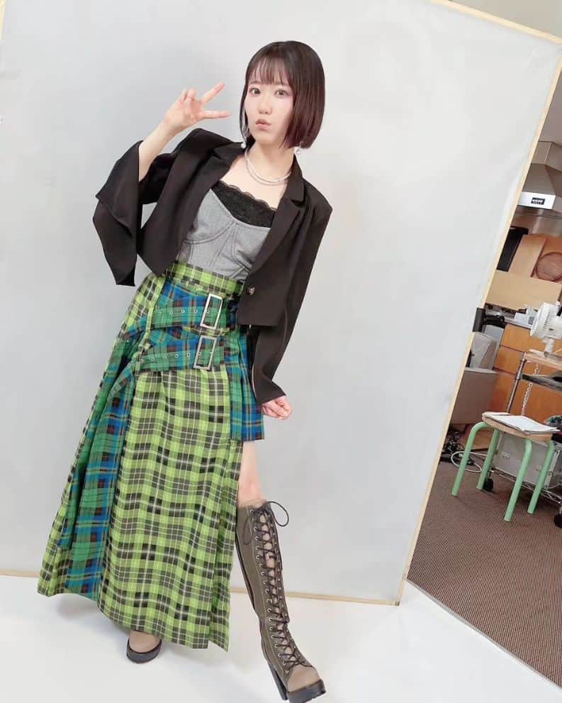 東山奈央のインスタグラム：「新しい１週間の始まり！  無理しすぎずがんばっていきしょう🐥  私はANIMAXMUSIX!2023に向けて準備中です！　  見どころのひとつは、 やっぱりコラボやカバーですよねっ！✨  これ、歌える……？な楽曲もセトリにあります！（笑） でも元々好きな楽曲だったので毎日楽しく練習しています！  もちろん私自身の楽曲もドアツい子を持っていきますのでお楽しみにっ！😉  11/18（土） 現地＆画面の向こうでお会いしましょう👘💐」