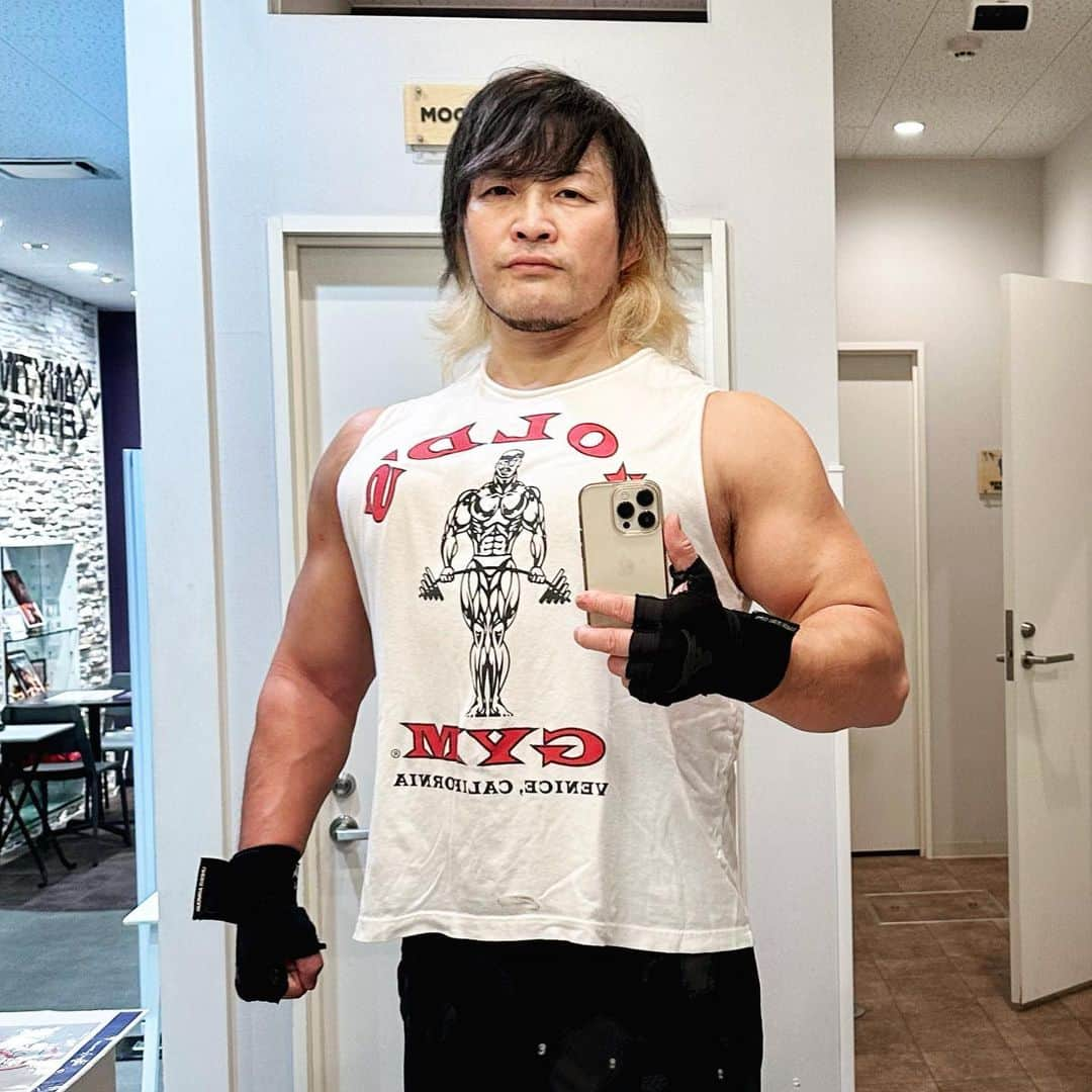 棚橋弘至のインスタグラム：「#胸トレ #chestday  前髪おかしい笑  #anytimefitness」