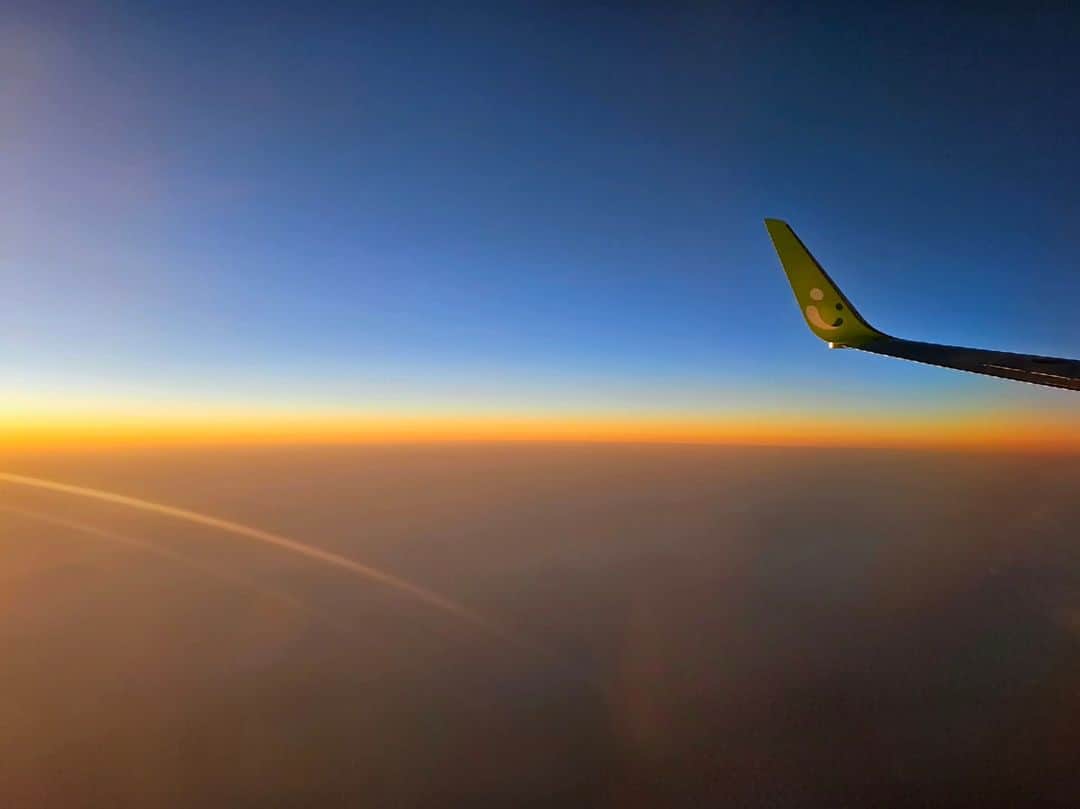 Shihoさんのインスタグラム写真 - (ShihoInstagram)「空の上から  #sky #trip #travel #airplane #clouds #空 #空の上 #飛行機 #夜景 #singerslife」11月6日 14時10分 - fried_pride_shiho