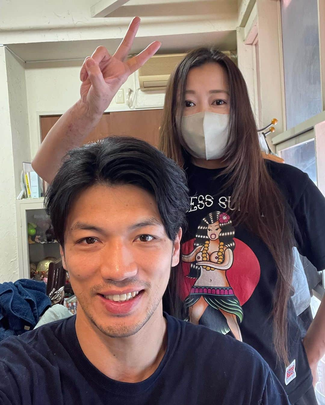 杉本知香さんのインスタグラム写真 - (杉本知香Instagram)「漢の拳！ 引退してから徐々に髪伸ばしてきたけど、 このくらいの長さで現状維持がいいかなと✂️✨  #中目黒美容室#イケメン#イケオジ #村田諒太 🥊 #ロンドンオリンピックミドル級金メダリスト 元#WBA世界ミドル級スーパー王者」11月6日 14時11分 - sugimotoc