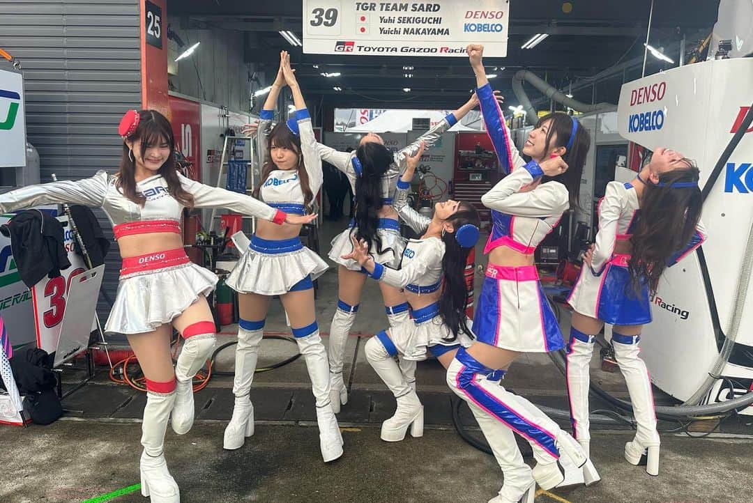 林紗久羅さんのインスタグラム写真 - (林紗久羅Instagram)「. . . . 【SUPER GT Rd.8 もてぎ最終戦】 . 39号車 TGR TEAM SARDは 7位でチェッカーを受けました✨ . シリーズランキング9位 TOYOTA勢で3位というシーズンとなりました🏁 . 私達と一緒に最後まで熱く DENSO KOBELCO SARD GR Supraを 応援してくれた皆様 本当にありがとうございました❣️ . 温かく家族のように受け入れてくれる TGR TEAM SARDがとても好きで、 そんなチームを応援してくれるみんなも 良い人しか居なくて、 ステージとか緊張するシーンも沢山あったけど どんな時もファンの皆んなに支えてもらえたから 結果的に笑ってばかりの最高に楽しい時間となりました🌸 . KOBELCOのレースクイーンとして 1年間活動出来たことが自分の誇りです。 . チームもファンのみんなも、メンバーも みんなみんな大好きです💙 . 心からありがとうございました！ . . . #TGRTEAMSARD大好き #kobelco #supergt #racequeen #レースクイーン #kobelcogirls」11月6日 14時28分 - sa1210ku