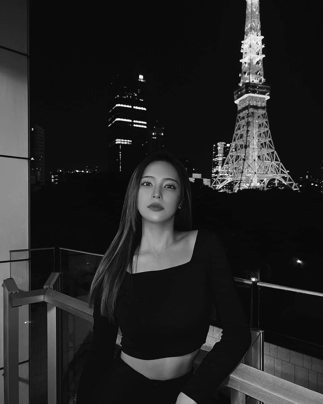 石川愛のインスタグラム：「11/8 お昼の12:00〜カラコン発売開始です✨ ・ 京都から友達会いにきてくれてみんなでホカンスした日 ほんま楽しかったぁ❤️」