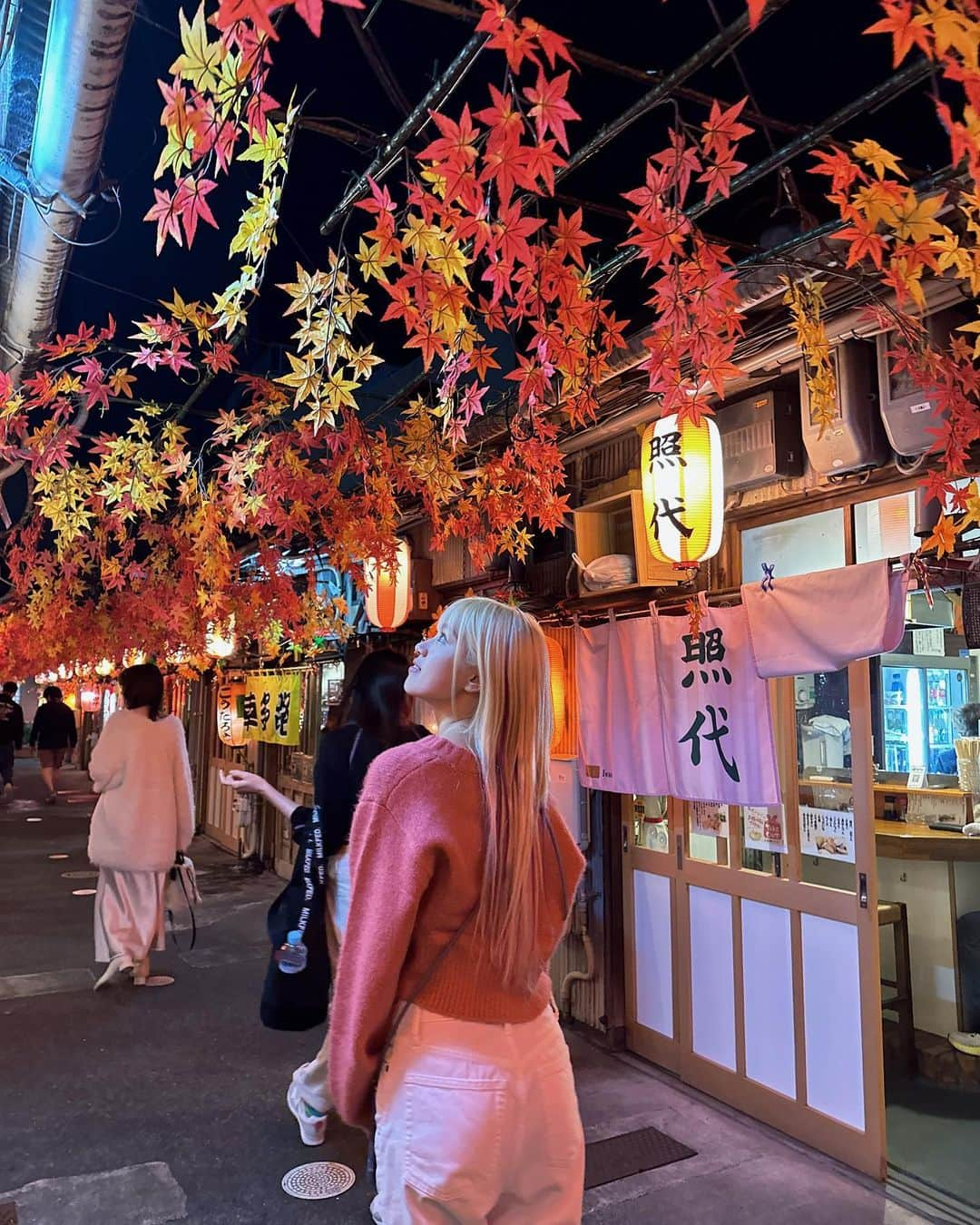 林優菜のインスタグラム：「. 静岡にお買い物行った日🛍 静岡おでん食べた🍢 多分人生で初めて(笑) . . . #おでん #静岡 #静岡おでん #shizuoka #시즈오카 #金髪 #金髪ロング」