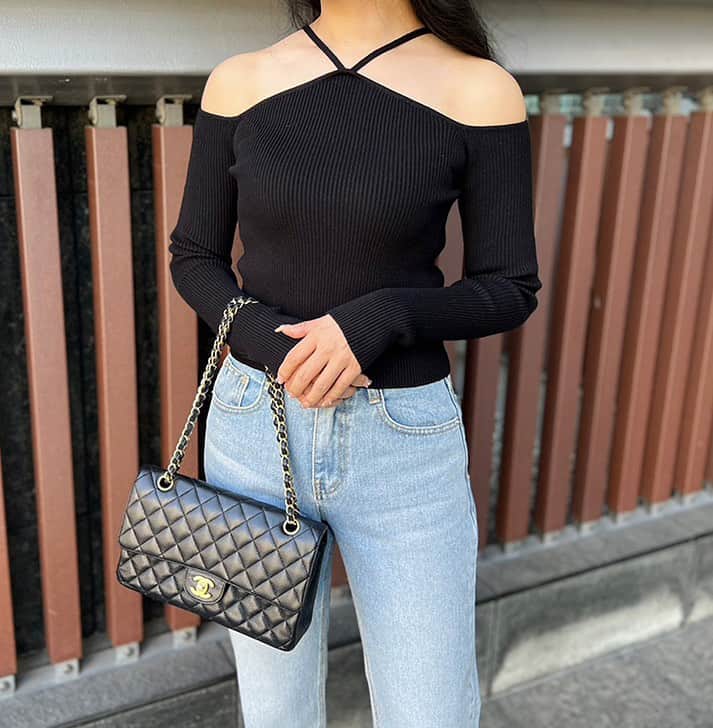 Mode Robeのインスタグラム：「* * NEW item...✔︎ * ホルターオフショルスリムニット/2カラー 【mr5610】 black,ivory * * * #MODEROBE #韓国女優ファッション」