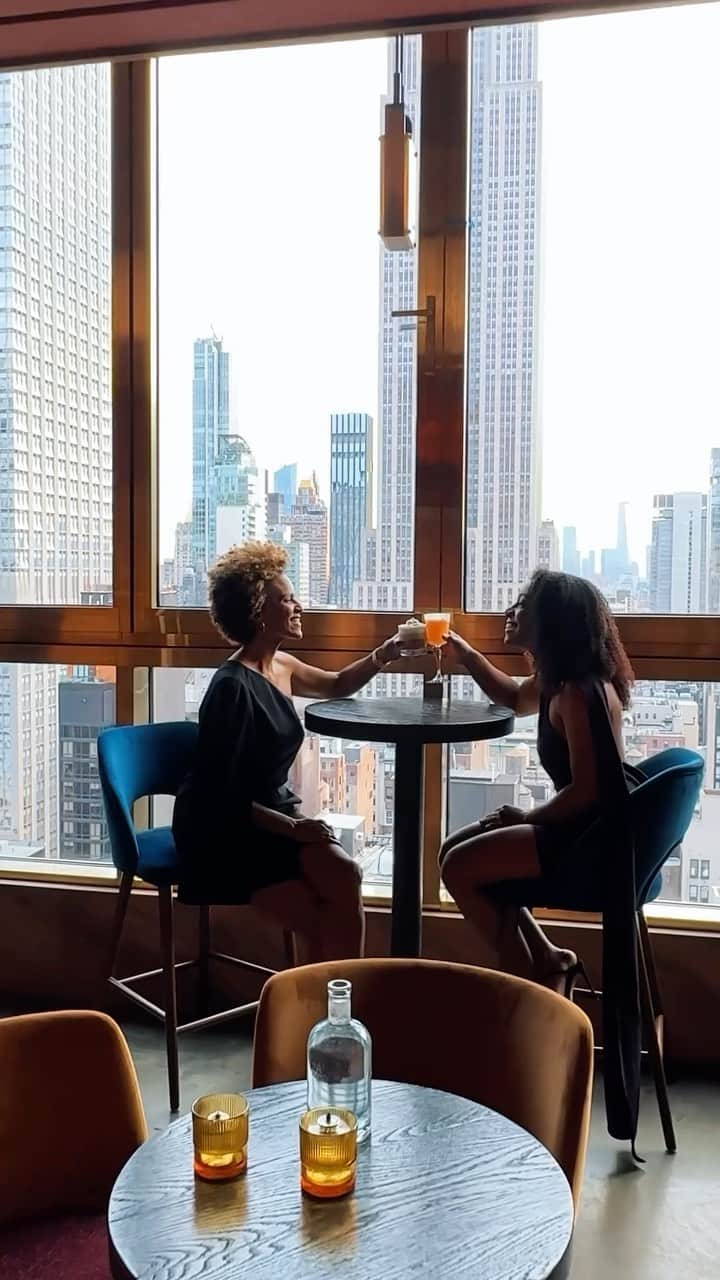 BEAUTIFUL HOTELSのインスタグラム：「Step into @graysonhotelnyc, part of @unboundxhyatt, where architectural elegance meets contemporary design. 🗽🌆 The hotel’s more than just a place to rest; it’s a sanctuary of comfort. 🛏️ From your room, immerse in stunning views of the city that never sleeps. ❤️  🗺️ Explore NYC: Located in the heart of Manhattan, the Grayson Hotel puts you within arm’s reach of iconic attractions like @summitov, Central Park, Times Square, and Bryant Park!  Come experience the magic of this exceptional hotel for yourself 🍎  📍 @graysonhotelnyc, New York City 📽 @clarethurkett @andrewjmes 👫 @thereeljaninemills @marina_arielle 🎶 Taylor Swift - Welcome To New York」