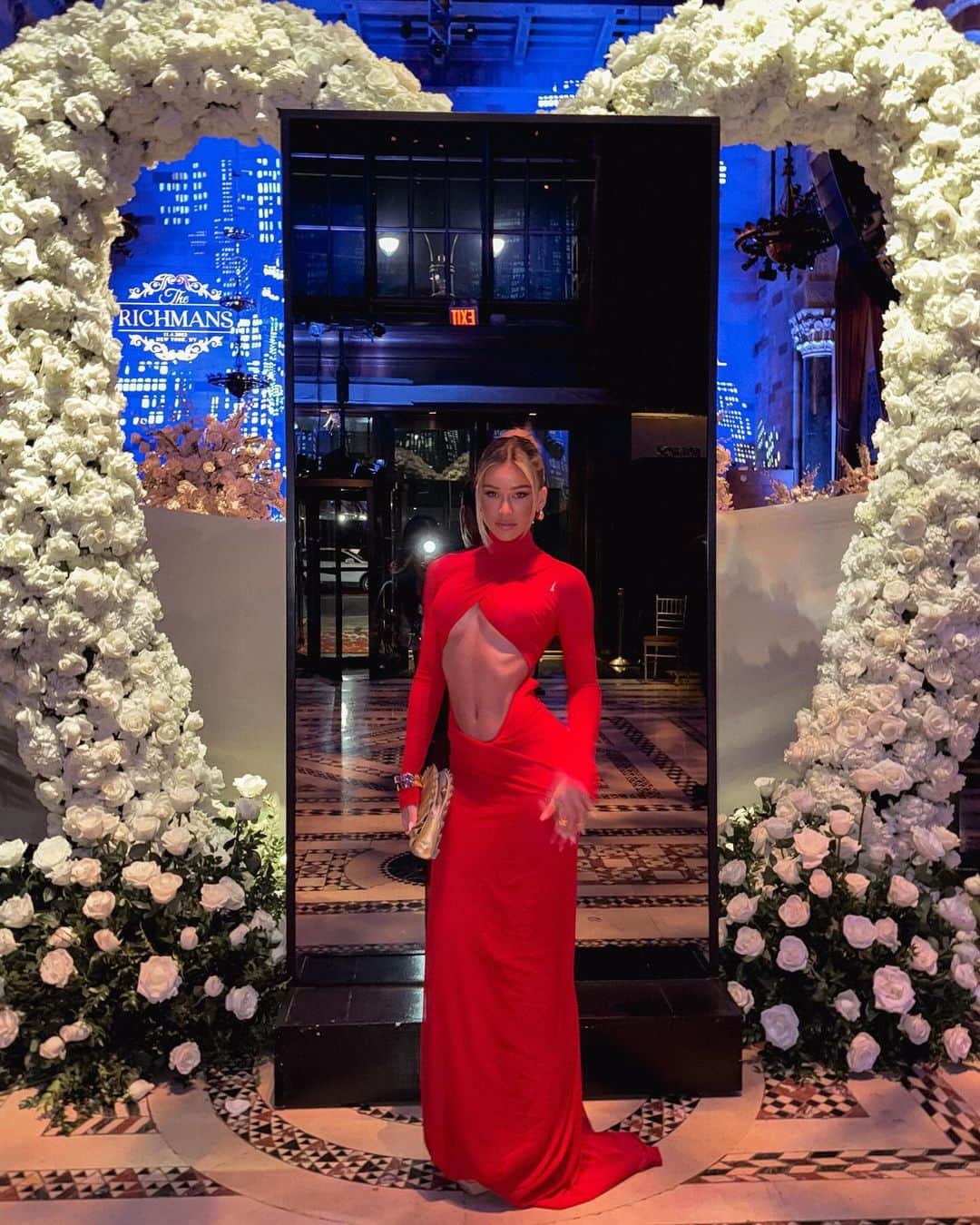 Cindy Pradoさんのインスタグラム写真 - (Cindy PradoInstagram)「NY for a NY minute 🍎 Glam by @senadakxo & @glamourbydrita - Dress from @revolve @laquan_smith ❤️」11月7日 0時33分 - cindyprado