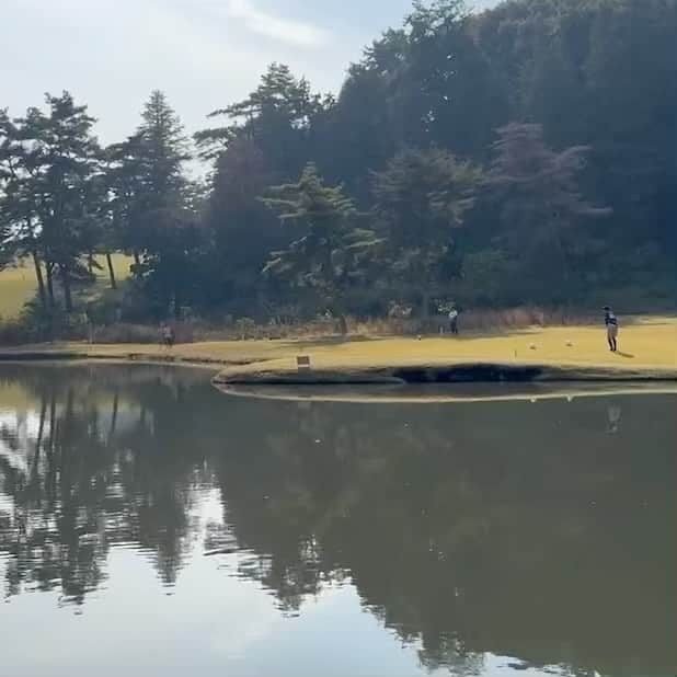 青木剛のインスタグラム：「【FIFG WORLD TOUR JAPAN FOOTGOLF INTERNATIONAL OPEN 2023】 結果 初日45位T(+10)， 2日目18位T(+3)， 3日目2位(−3)，  3日間合計15位T(+10)  マネジメント力の欠如でスコアを大きく落としてしまい、フットゴルフがうまくなりたいと何度も心の底から思った大会でした。  応援、ありがとうございました。 浮上するために何が必要かを考え続け、最高の結果に繋げたいと思いますので、引き続きよろしくお願いいたします。  #Repost @kashima_ascendia with @use.repost ・・・ ・ 【RESULTS🦌】 青木・小村両選手、Ascendiaにとって初めての国際大会。 3日間54ホールの長丁場にて戦いが行われました。  3日間合計 青木選手は15位タイ、 小村選手は6位  となりました。  世界のトップと比べて、 克服・改善すべき課題の部分も 通用・継続する部分もハッキリしました。  この悔しい今の想いを今後どう生かすかで経験値や成長曲線が変わってきます。  ジャパンツアーは年内残り2戦となります。 各選手の目標に向けて、再び国内での戦いが始まります。  良い準備をして、 また挑戦していきます。  引き続きご声援の程よろしくお願いいたします。  #鹿島Ascendia #フットゴルフ  『 挑戦 〜Ascendiaパートナー・サポーターと共に〜 』  《📣オフィシャルトップパートナー☀️》 ☆六左衛門 様 (@rokuza.emon)  【📣オフィシャルメディアパートナー💻】 ☆Locoty 様 (@locoty_rokko)  【📣オフィシャルパートナー🦌】 ☆ツマギアンズ 様 (@tsumagians) ☆丸三老舗 様 (@marusanrouho) ☆うさみ園 様 (@1515usamien) ☆株式会社スミエイ 様 ☆アディッシュプラス株式会社 様(@takuma_is) ☆明盛宏産株式会社 様 (@meisei_kousan) ☆飯島自動車工業 様 ☆株式会社田口商事 様 ☆ミツギ写真 様(@mitsugishashin)  《📣オフィシャルトップサポーター☀️》 ☆トライレイクゴルフクラブ 様 (@goruhupuraza)  【📣オフィシャルサポーター🦌】 ☆くるりん森 様 (@kururinmori_kashima) ☆有限会社大川交通 様 ☆豆ぱん 様 (@mamepan5656) ☆K3Cafe 様 (@k3cafe) ☆おくだ鍼灸マッサージ院 様 (@okuda_kashima)  ☆鹿畑ポテト小屋 様 (@shikaclub) ☆みちくさ 様 (@michikusa_kashima) ☆遊酒宮なか 様 (@yuushumiyanaka) ☆有限会社誠和運輸 様 ☆REイッソクダイシｨｨｨｨ 様 ☆アクアショップアレンジ 様(@aqua_shop_arrange2021 ) ☆おおつき接骨院 様( @otsukisekkotsuin_kashima )  【📣オフィシャルサプライヤー👕】 ☆CALDEIRA 様 (@caldeira_tokyo) ☆BMZ 様 (@bmz_inc)  #鹿島Ascendia  @kashima_ascendia #フットゴルフ #パートナー様募集中  #FOOTGOLF #FOOTGOLFDREAM #感謝 @footgolfdream_official」