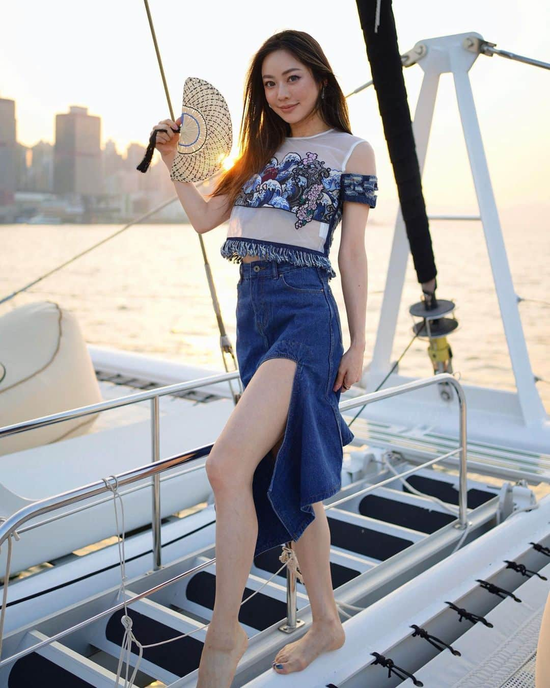 松岡李那のインスタグラム：「Beautiful 🌅🛥️👭💎✨🎶 @cartier  #毎日投稿challenge  @linahxoxo 💕」