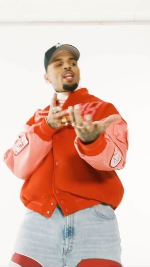 クリス・ブラウンのインスタグラム：「Nightmares 🎵 ft @byronmessia  11/11 🔥🔥🔥🔥🔥」