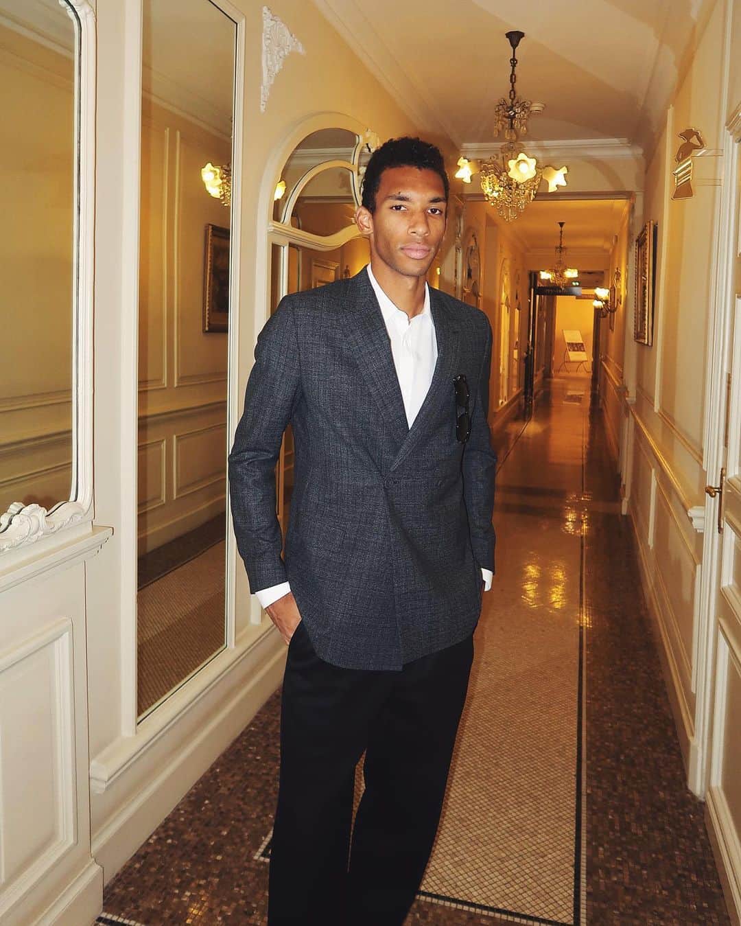 フェリックス・オジェ＝アリアシムのインスタグラム：「No more tennis fits for the next few weeks 🙅🏽‍♂️🕴🏼」