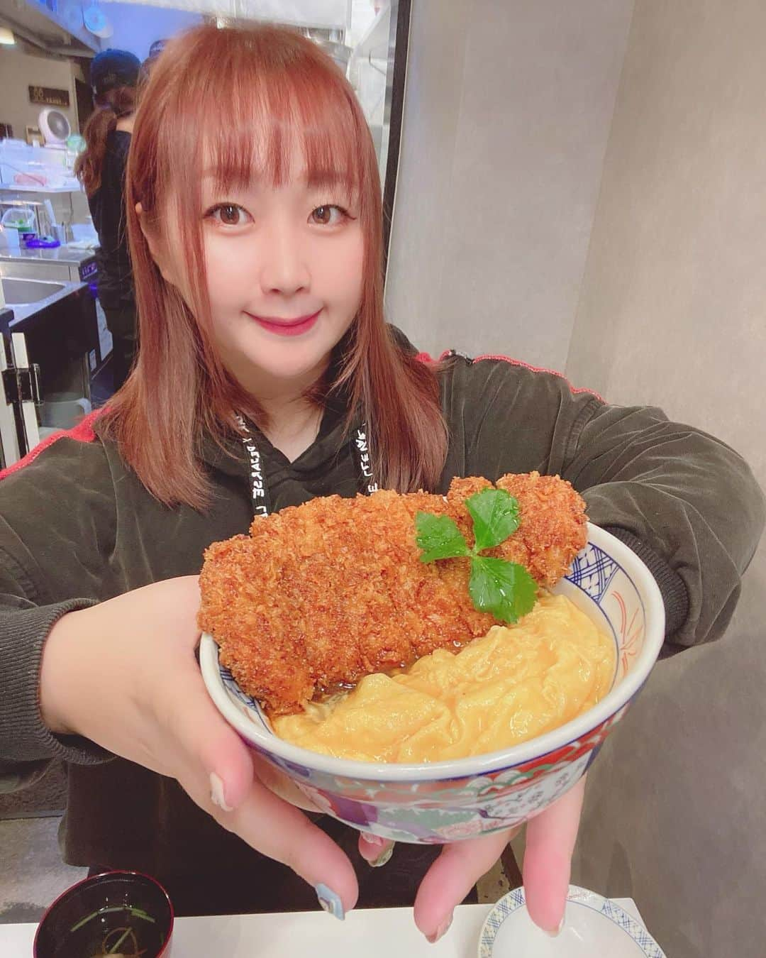 来栖あこさんのインスタグラム写真 - (来栖あこInstagram)「真夜中の飯テロ🤤💖 サクサクとろとろでめちゃうまでした🌟  PR @tojinaikatsudon_akasaka #赤坂グルメ #赤坂ランチ #とじないカツ丼  #港区グルメ #三元豚ロース #港区ランチ」11月7日 0時38分 - akopai.081