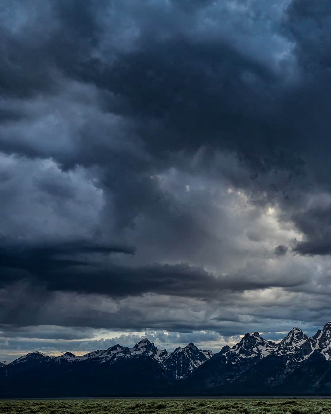 ジミー・チンのインスタグラム：「Storms over the Tetons.  Shop prints at link in bio.」
