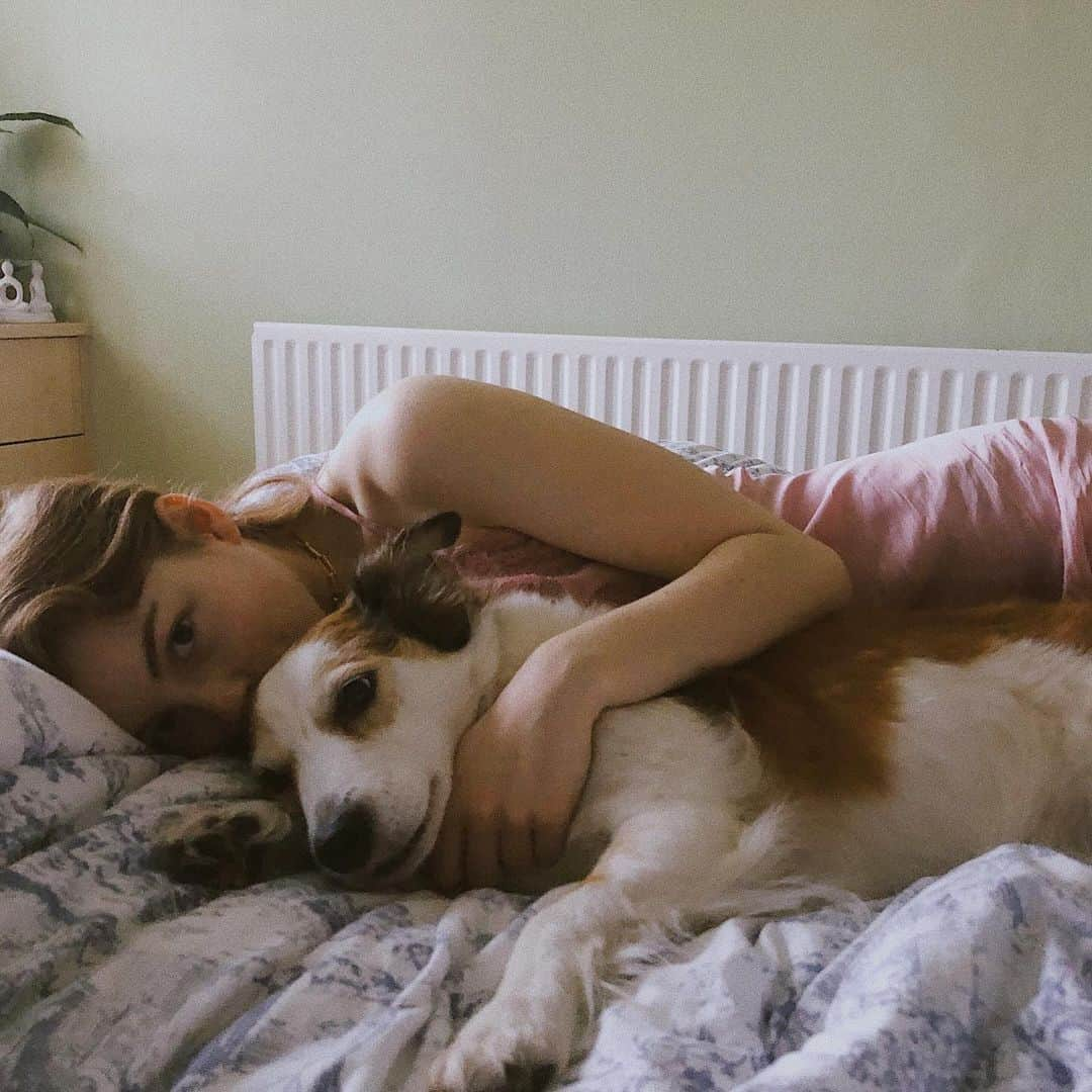 Amelia Gethingさんのインスタグラム写真 - (Amelia GethingInstagram)「I had to say goodbye to my best friend recently. He was the happiest, most loving boy and I couldn’t have wished for a better little buddy. I will keep you in my heart forever and always, Monty. I love you so so much. Rest in peace little guy 🤍」11月7日 0時47分 - ameliagething