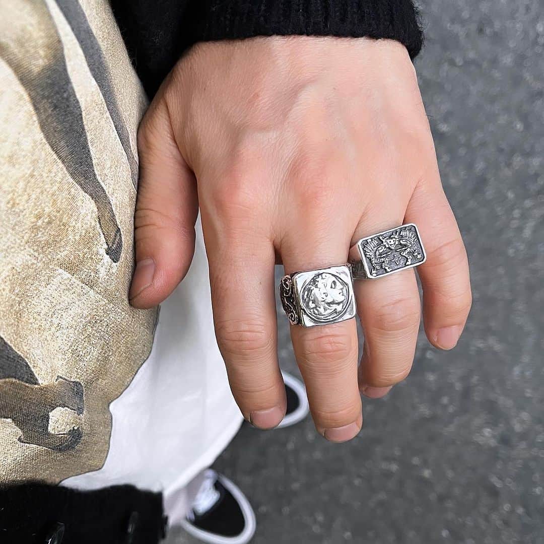 アレックスストリーターのインスタグラム：「Signet Rings in Japan via @cream_officialstore // tap for details   #signetring #mens #mensfashion #mensstyle」