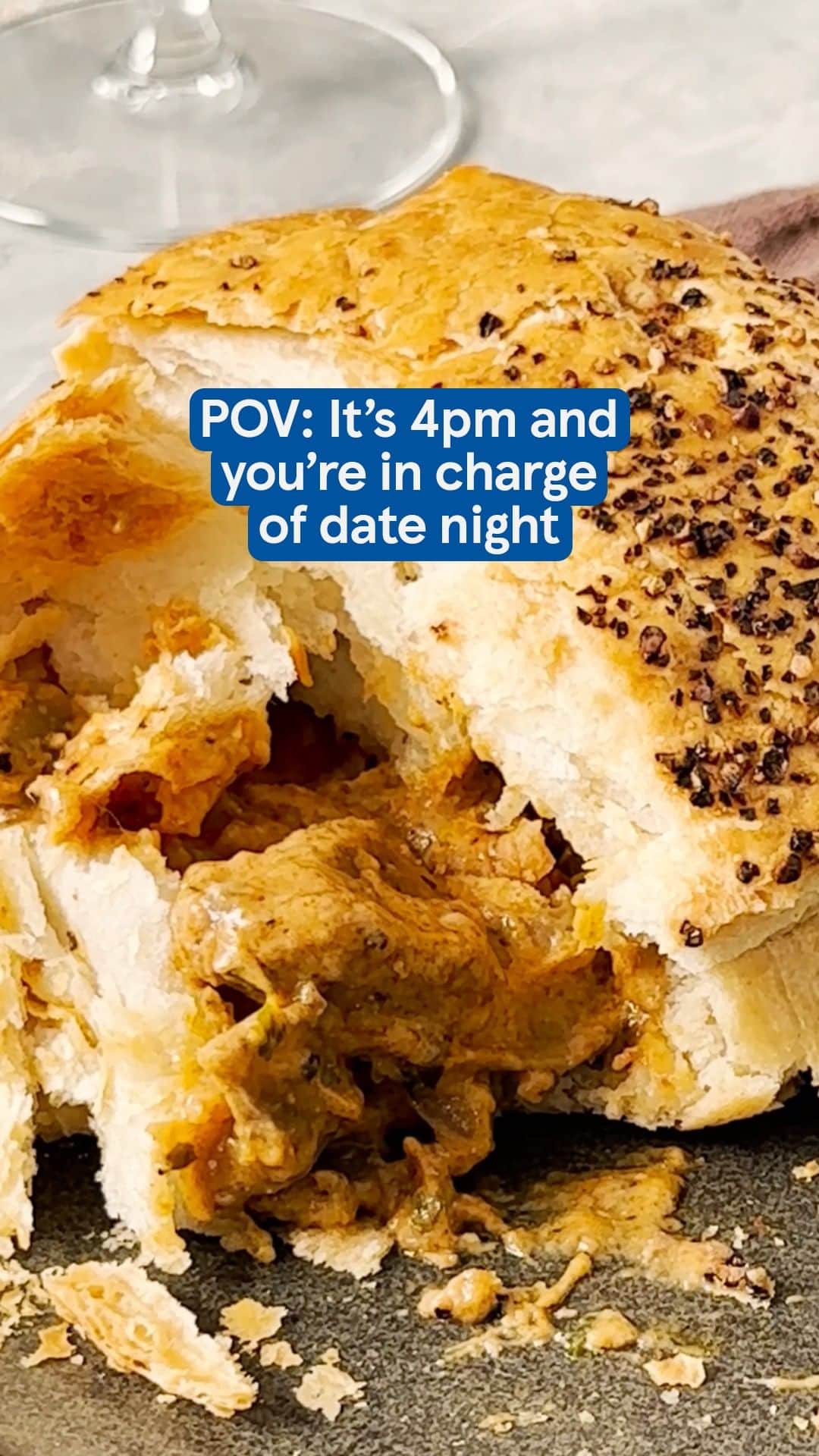 のインスタグラム：「Date night tonight? Cosy up with our warming new Autumn menu that’s as easy as pie. Enjoy two Finest Beef stroganoff pies, smoked garlic & herb mash, chocolate & hazelnut croissant swirls and a bottle of red. That’s dinner sorted. Head to the link in bio to explore more from our new autumn range.」