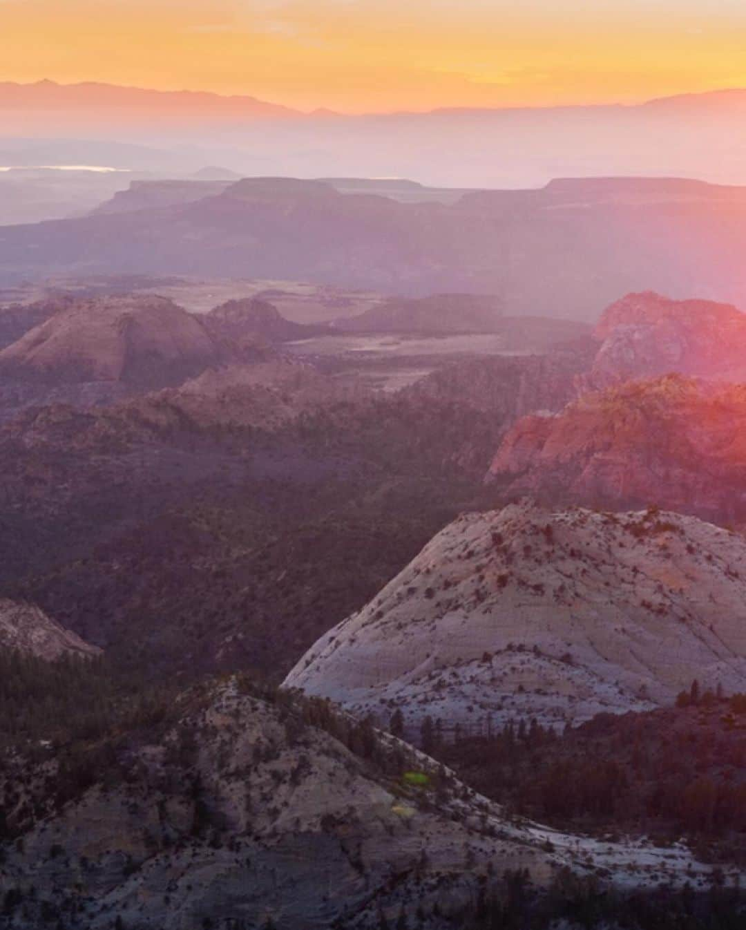 Keith Ladzinskiさんのインスタグラム写真 - (Keith LadzinskiInstagram)「An expansive aerial view of the uniquely carved #KolobTerrace in Zion National Park. / for @natgeo」11月7日 0時58分 - ladzinski