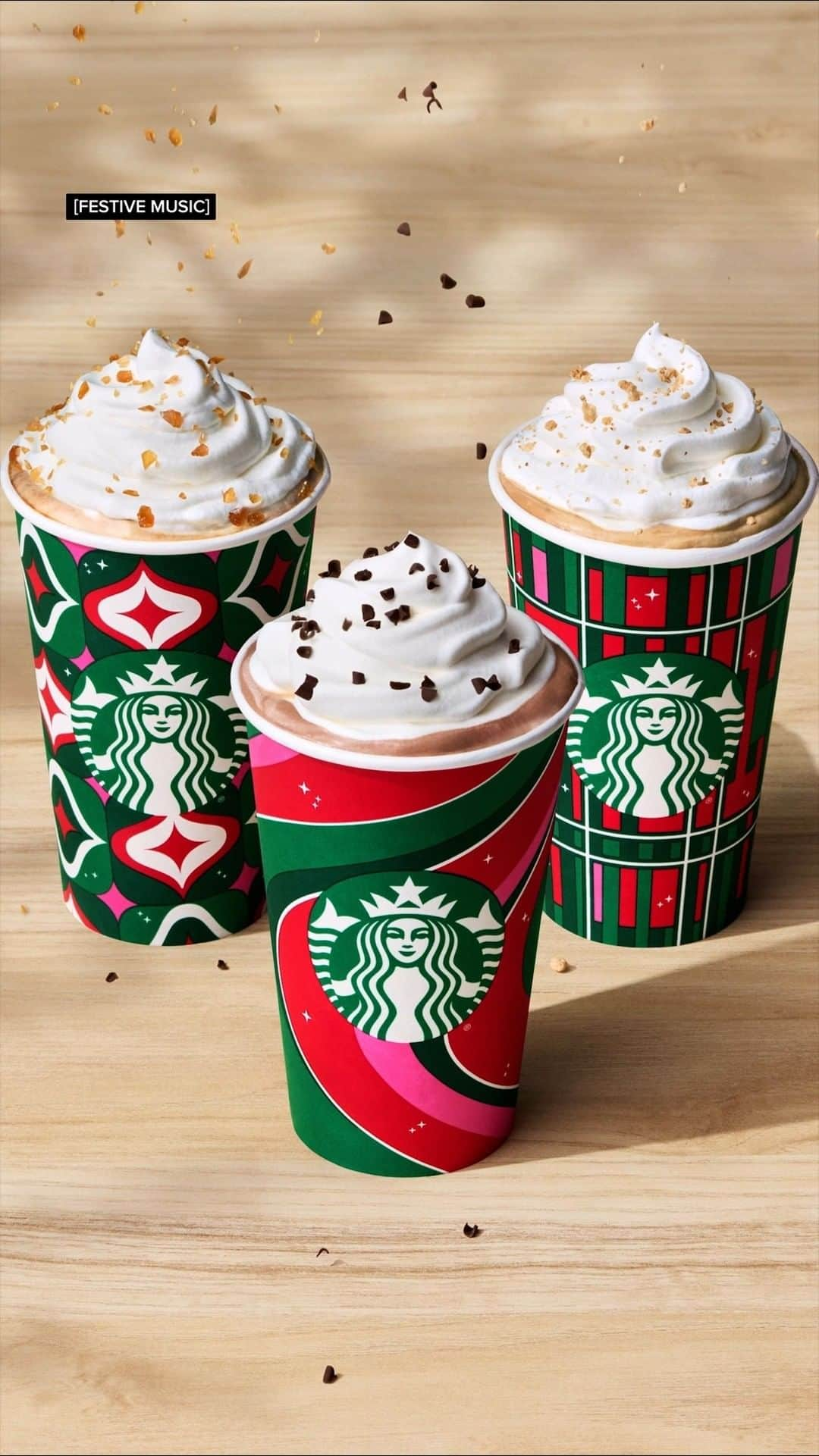 Starbucksのインスタグラム：「A dash of holiday magic. 💫 Caramel Brulée Latte, Peppermint Mocha, and Chestnut Praline Latte #Starbucks #Holidays #CaramelBruleeLatte #PeppermintMocha #ChestnutPralineLatte」