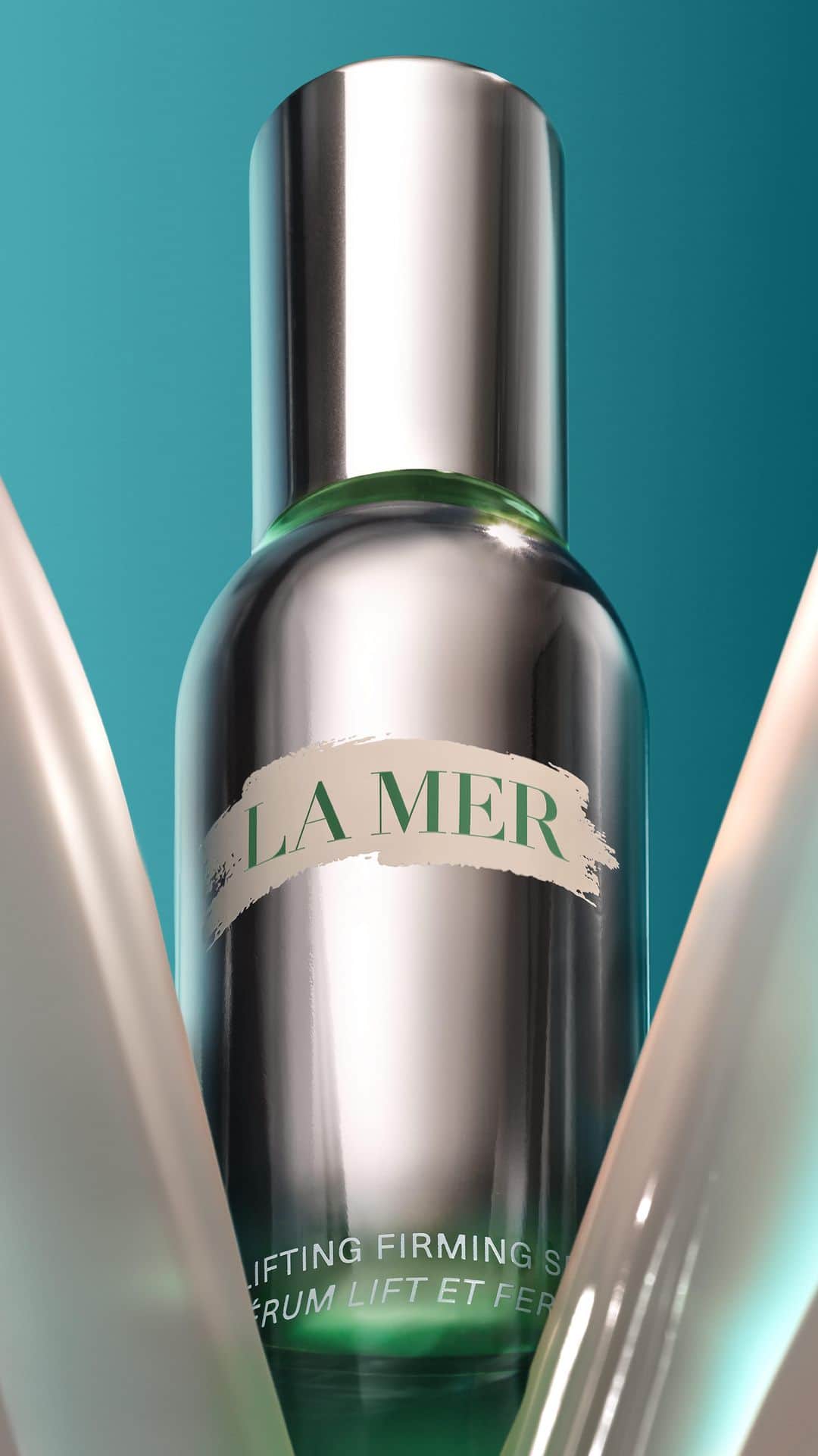 ドゥラメールのインスタグラム：「Hello, beauty. It’s time to reveal your most rejuvenated self. Let’s get started with this renewing regimen:  · The Lifting Firming Serum boosts skin’s dense feel for a more voluminous look. · The Eye Concentrate Visibly reduces dark circles, lines and wrinkles. · Crème de la Mer helps heal dryness and energizes repair.  Learn more at LaMer.com. #LaMer #LaMerSkincare #LaMerLiftingFirmingSerum #LaMerEyeConcentrate #CremedelaMer」
