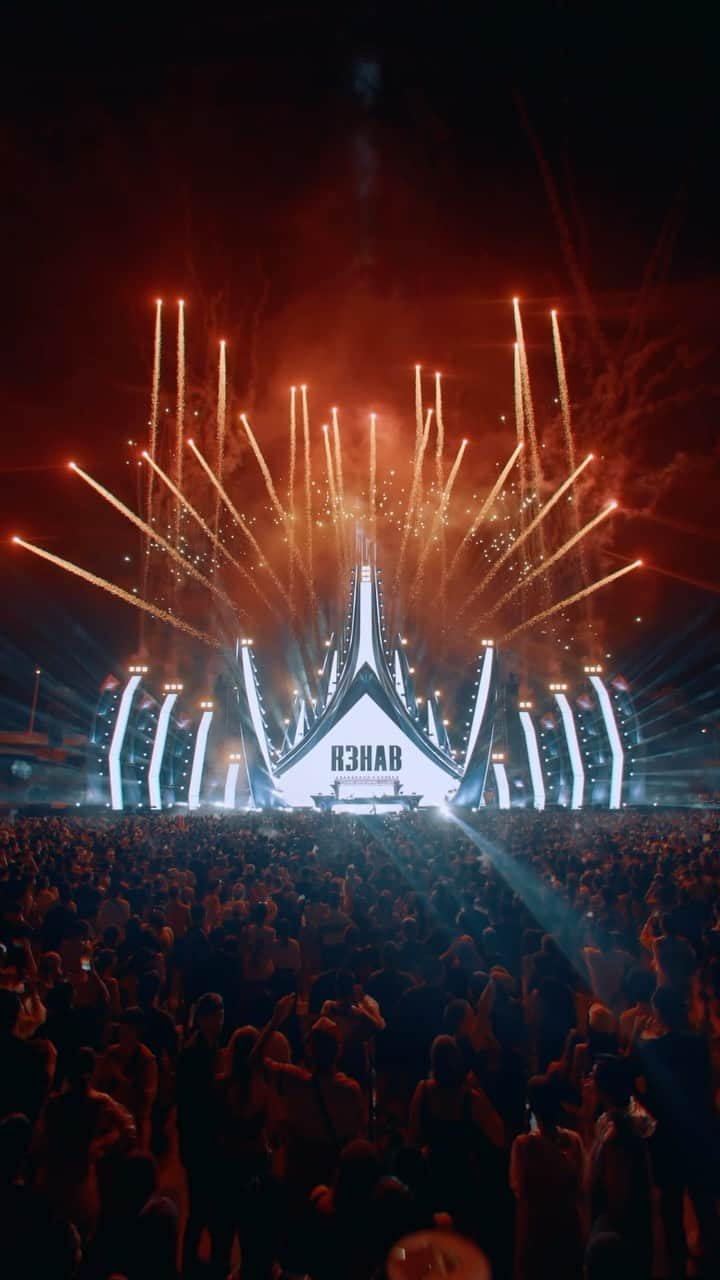 R3habのインスタグラム：「TIËSTO x R3HAB THIS FRIDAY」