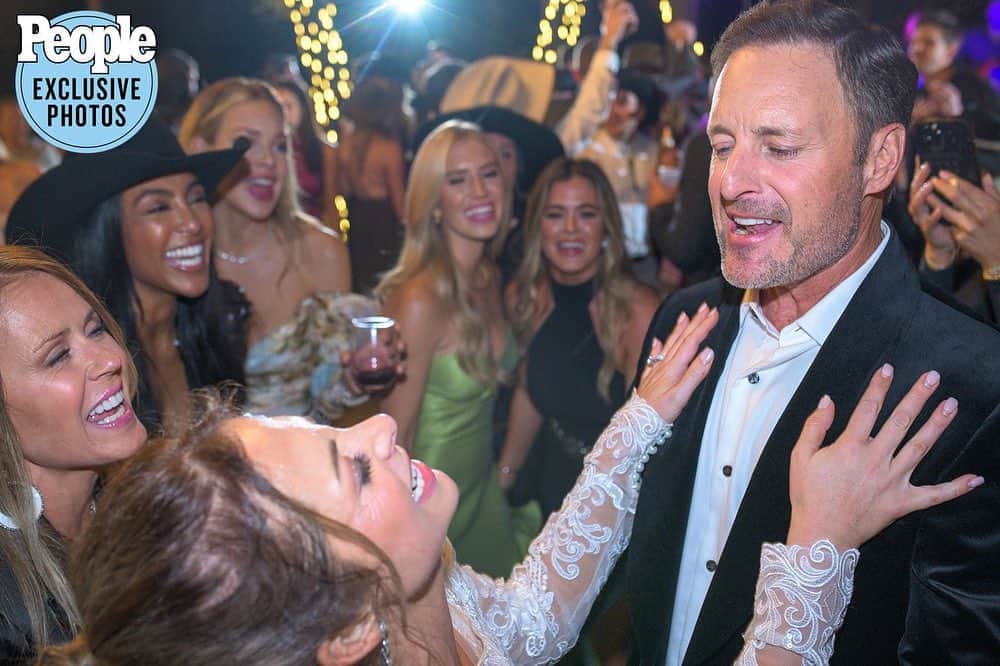 People Magazineさんのインスタグラム写真 - (People MagazineInstagram)「“As much as we wanted an intimate weekend for our wedding ceremony in Napa, we also wanted to celebrate getting married with all the great friends we have — hence this bigger party,” Lauren Zima tells PEOPLE of her two wedding ceremonies. “Doing the second event in Austin [where the couple lives full-time] gave us the ability to include all of our friends, and also made sure that we didn’t leave our wedding feeling like we didn’t even see any of our loved ones — a story we’ve heard before.” 🤍   Tap our bio link to see all the photos from Chris Harrison + Lauren's special days! | 📷: @joeycarman」11月7日 1時06分 - people