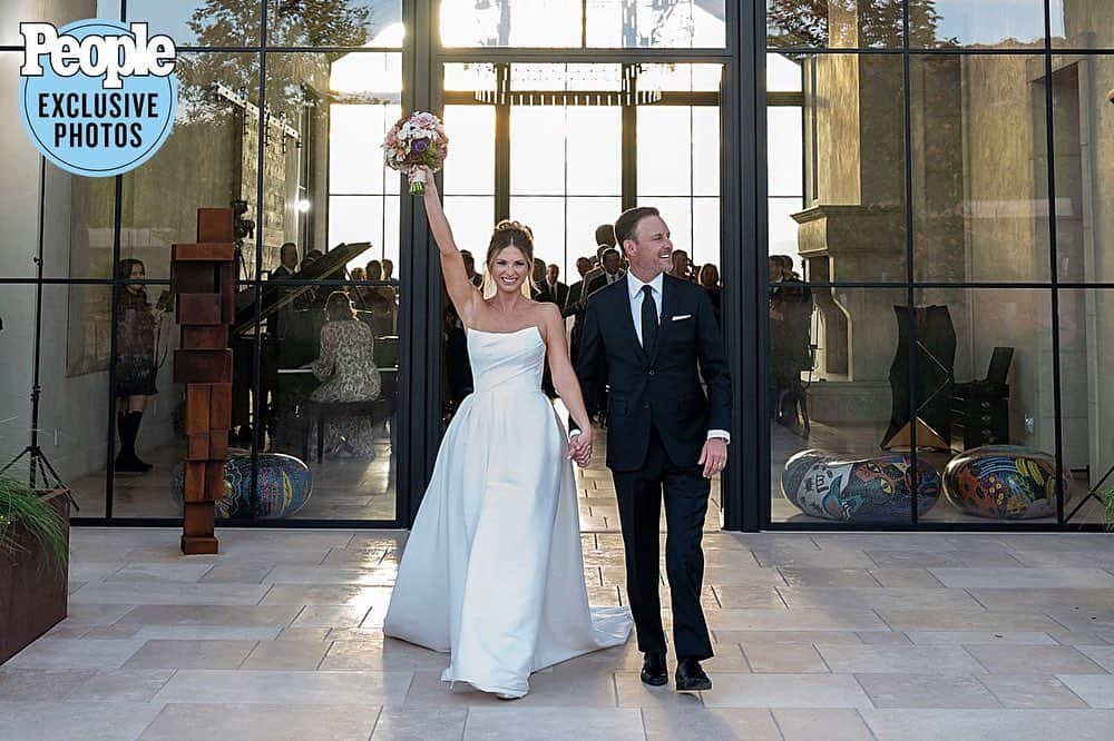 People Magazineさんのインスタグラム写真 - (People MagazineInstagram)「“As much as we wanted an intimate weekend for our wedding ceremony in Napa, we also wanted to celebrate getting married with all the great friends we have — hence this bigger party,” Lauren Zima tells PEOPLE of her two wedding ceremonies. “Doing the second event in Austin [where the couple lives full-time] gave us the ability to include all of our friends, and also made sure that we didn’t leave our wedding feeling like we didn’t even see any of our loved ones — a story we’ve heard before.” 🤍   Tap our bio link to see all the photos from Chris Harrison + Lauren's special days! | 📷: @joeycarman」11月7日 1時06分 - people