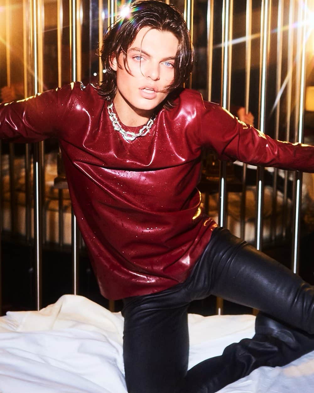 ジトロワのインスタグラム：「THE RED AND THE BLACK ! featuring our "HK" pants  @damianhurley1 X @ellenvonunwerthvon #damianhurley lensed by @ellenvonunwerth  Styled by @stylistmikeadler Hair & Make up @thebradylea Special thanks @sinnerparis @pierre_michauta Design & Layout @ulysse.tanguy Retouching @daviddjian.work @patrickcarriou Post Production @daviddjian.work Production @filipinee for hilight.productions & @ericacornwall Project Management @filipinee @chloe_rmbt」