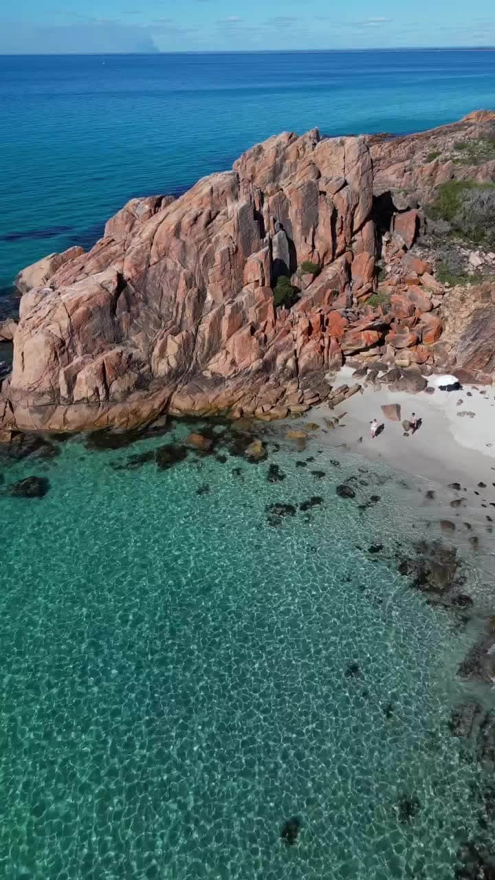 Coronaのインスタグラム：「Find the serenity of dipping into nature. ⁣ ⁣ #ThisIsLiving ⁣ ⁣ 📸: @sarannparker ⁣ ⁣ #Australia」