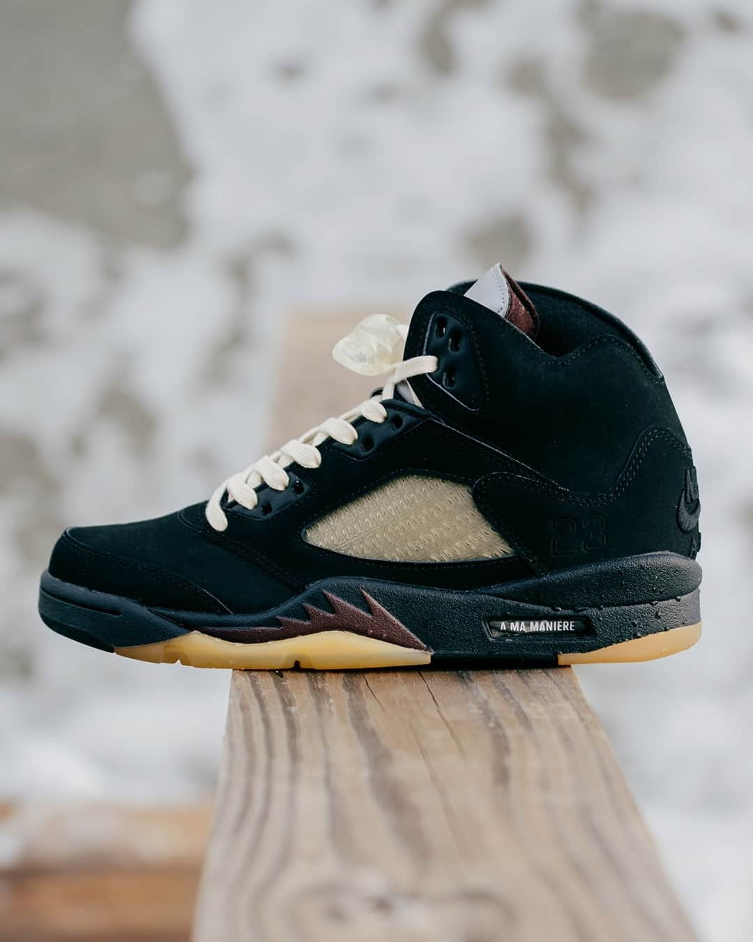 Sneaker Newsさんのインスタグラム写真 - (Sneaker NewsInstagram)「Can't sleep on the @maniere_usa x Air Jordan 5. Their next collaboration, the women's exclusive "Dawn", is set to drop on November 17th (raffles are open now). The "Dusk" will be announced for a later date. LINK IN BIO to enter!」11月7日 1時26分 - sneakernews