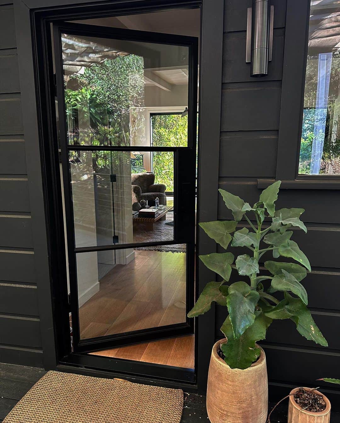 アシュレイ・ティスデイルのインスタグラム：「What a difference a door can make! @pinkysirondoors you made it so easy. Thanks for making this guest house up-to-date.」