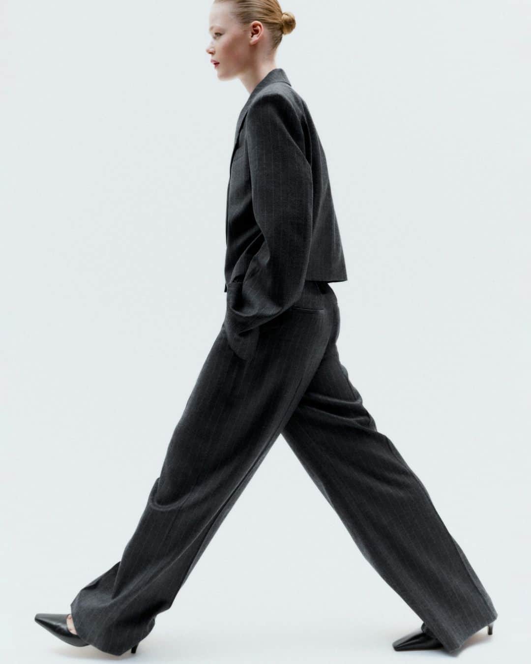 ARKETのインスタグラム：「Just arrived - The Low-Waisted Flannel Trousers. These trousers are crafted from a wool-blend flannel fabric in a beautiful classic pin-stripe. Styled here with the matching blazer, the Cropped Wool Blend Blazer. This cropped double breasted blazer is crafted from a wool blend. Explore our newest arrivals: link in bio. - #ARKET」