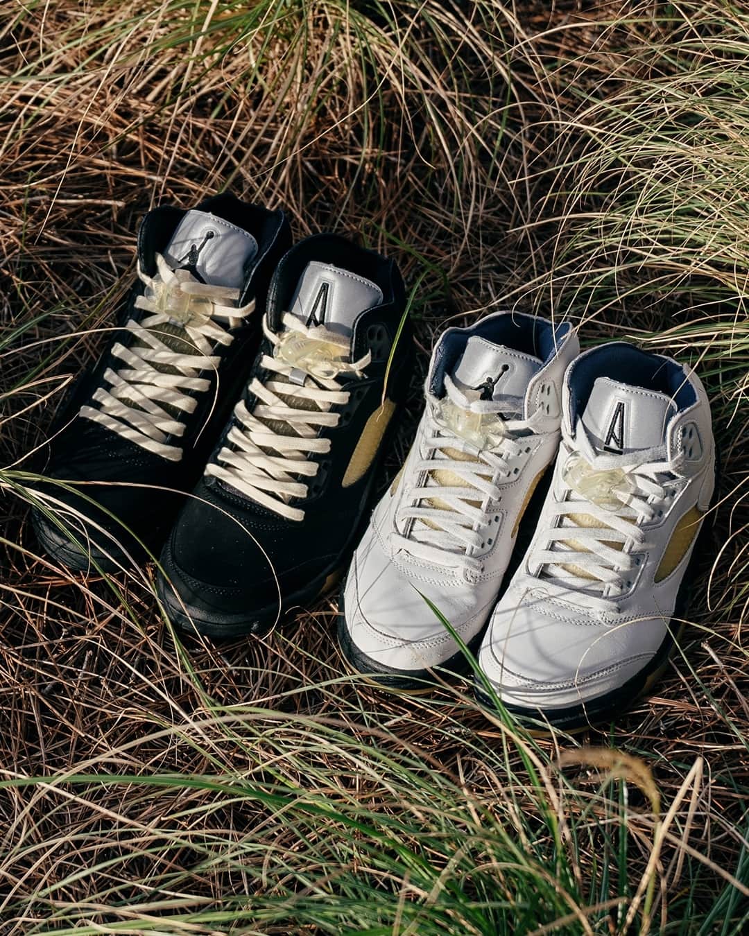 Sneaker News x Jordans Dailyさんのインスタグラム写真 - (Sneaker News x Jordans DailyInstagram)「A Ma Maniére officially reveals both colorways of their collaborative Air Jordan 5: the "Dawn" and "Dusk." The "Dawn" is confirmed for Nov. 17th, whereas the "Dusk" will land at a later date. For more details and photos, tap the link in the bio!」11月7日 1時31分 - jordansdaily