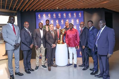 ルオル・デンのインスタグラム：「The National Basketball Association (NBA) is set to open an office in Nairobi in November following an agreement between Kenya and the association. This is part of a Memorandum of Understanding (MoU) signed between Kenya and the NBA that will see phenomenal development of Basketball in Kenya.  "There will be development of Basketball infrastructure, including courts in schools."  It is an honor to be a part of this. Congrats to Kenya 🇰🇪 and Africa. Hopefully, many more African countries will see the importance of investing in sports. Providing Africans with local platforms will benefit local economies, as well as nurture home-grown talent and business opportunities. The growth of the sports sector would accommodate other industries needed to support it including hotels, infrastructure, network and communications, education and tourism. #OneAfrica #developafrica   BUILD IT AND THEY WILL COME.」