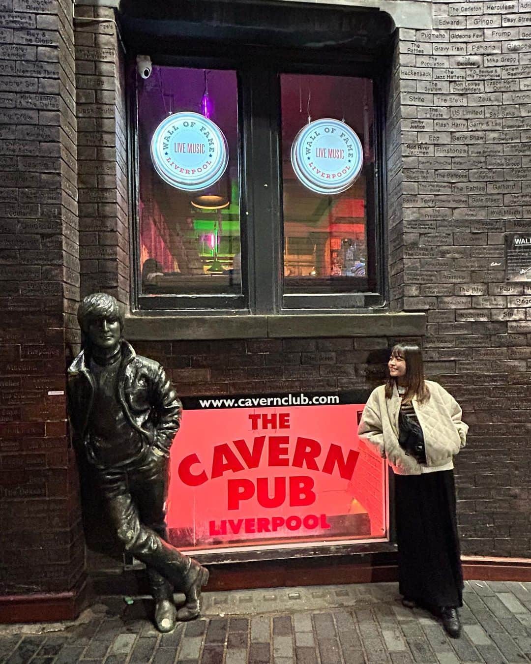 寺川里奈さんのインスタグラム写真 - (寺川里奈Instagram)「The Beatlesの聖地in Liverpool Part6🇬🇧 リヴァプールで絶対に行くと決めていたビートルズが誕生した伝説的ライブハウス、Cavernへ。  みんなで歌って、お酒飲んで、盛り上がって、イギリスにきて1番楽しかった瞬間だったかもしれない🥺笑 絶対にまた行きたい！！✨ 最高な夜でした❤︎  #thebeatles #cavern #liverpool」11月7日 1時34分 - rina_terakawa