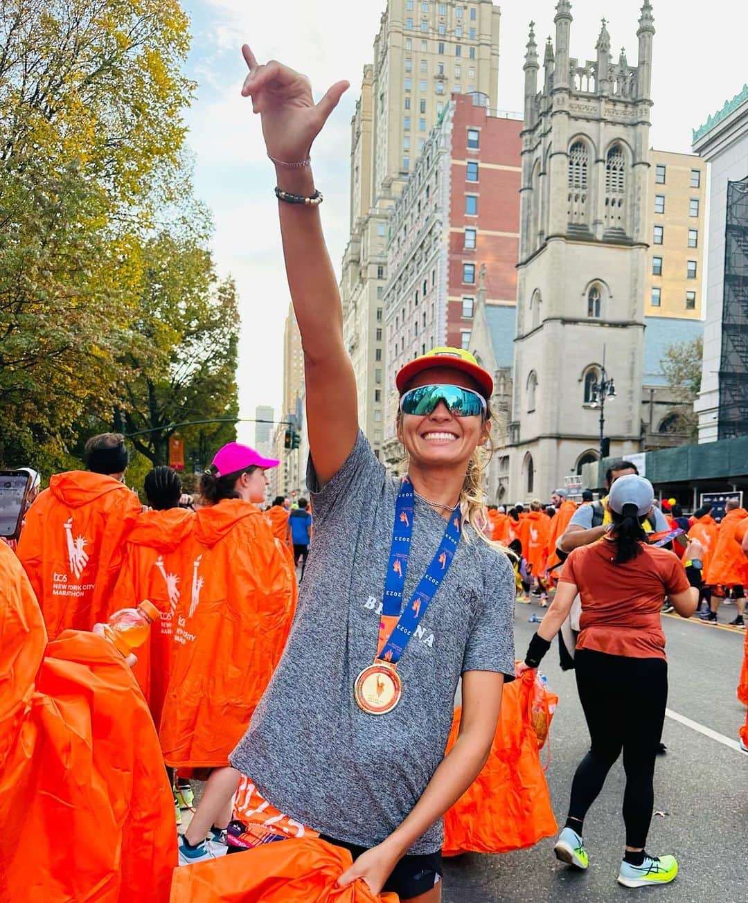 ブリアナ・コープさんのインスタグラム写真 - (ブリアナ・コープInstagram)「NYC marathon done and dusted! Bare with me this is a long caption 🤣 So two weeks ago I tore my calf... I only told a few people I was so devastated of all the training I’ve done for the marathon. I was super heartbroken and depressed. For a few days i could barely walk, I was going to PT everyday, massage, doctors anything to speed up the recovery process. I couldn’t walk much without having to sit down. I came to New York early to see a specialist @doctorgsports to see if there was any hope I could run. The way I was hobbling around the city chances looked very low 😂 Previously My goal for this marathon was to finish at 3:45/4 hours but that was out the window. I told myself just finish it. It was the deepest I’ve ever done mentally. I was in pain every step and kept thinking next mile it will go away. I was in the PAIN CAVE😂🤣 i just kept focusing on the ground and one step at a time. I did so much positive self talk the whole way. Around mile 20 i was starting to hit a wall and all of a sudden i ran into my friend @kthoff7 and she gave me the boost of positive energy. We ran the last 6 miles together smiling laughing and she kept pumping me up. when i crossed the finish line i was so proud of myself for pushing through and digging deep. I’ve always believed it’s so important on how you talk to yourself and what the mind has control over and yesterday proved that to me. The mind is a powerful thing🧘‍♀️🧠🔋 @strava」11月7日 1時41分 - briannacope