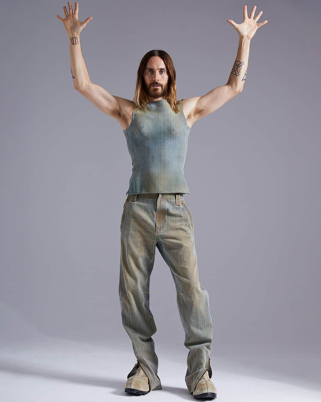 ディーゼルさんのインスタグラム写真 - (ディーゼルInstagram)「Ten out of ten.   @jaredleto is wearing the #DieselFW23 Runway Collection in @focus_style_magazin 7 issue.    Photographer: @ronalddick Art Director: @frankseidlitz Styling: @alexandergabriel_official   #ForSuccessfulLiving」11月7日 1時43分 - diesel