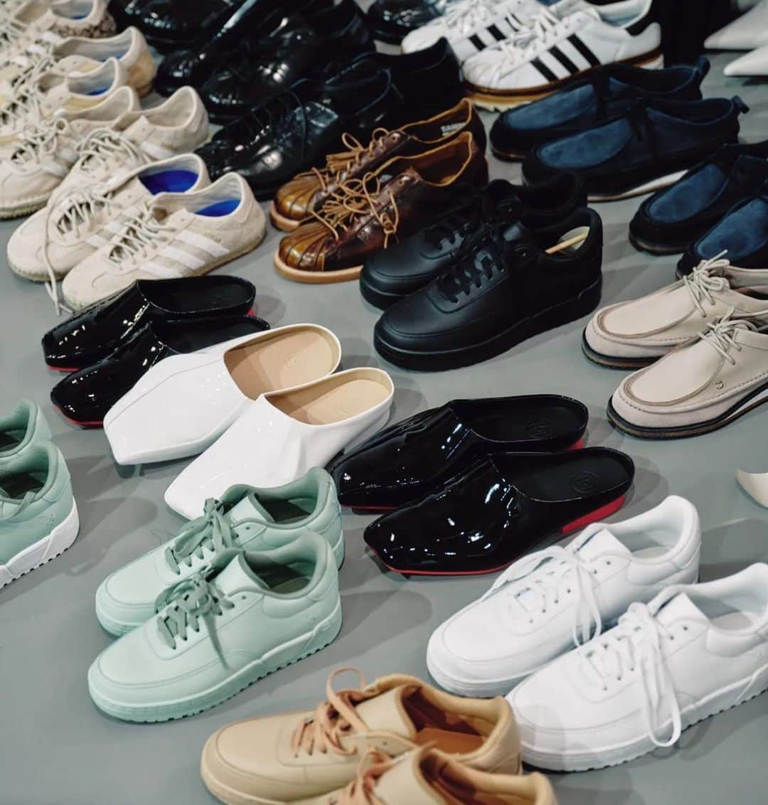 陳冠希のインスタグラム：「PICK YOUR POISON @clot SS24 FOOTWEAR PREVIEW “WE MAKING SHOES , NOT SNEAKERS” 😜🤓😇」