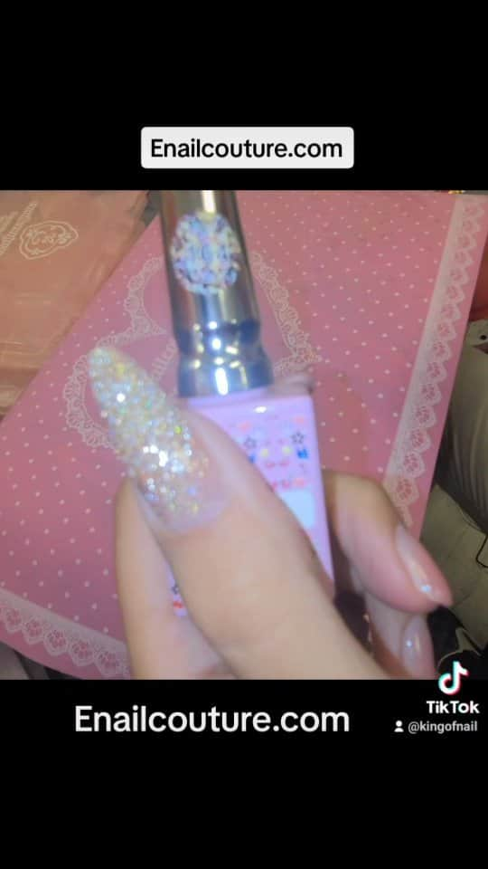 Max Estradaのインスタグラム：「Enailcouture.com flash gels reflective diamond glitter gels  Enailcouture.com shinee star glitter gel top coats, no wipe formula. Vegan,  Hypoallergenic and hema free.  Made in America 🇺🇸  Enailcouture.com  #nailartwow #gelpolish #nailsartvideos #nails #gelnails #nailart #notd #nailcolor #nailsalon #nailsalon #nailsvideotutorial #nailtech #nailsupply #nailsonfleek #fyp #nailsart」