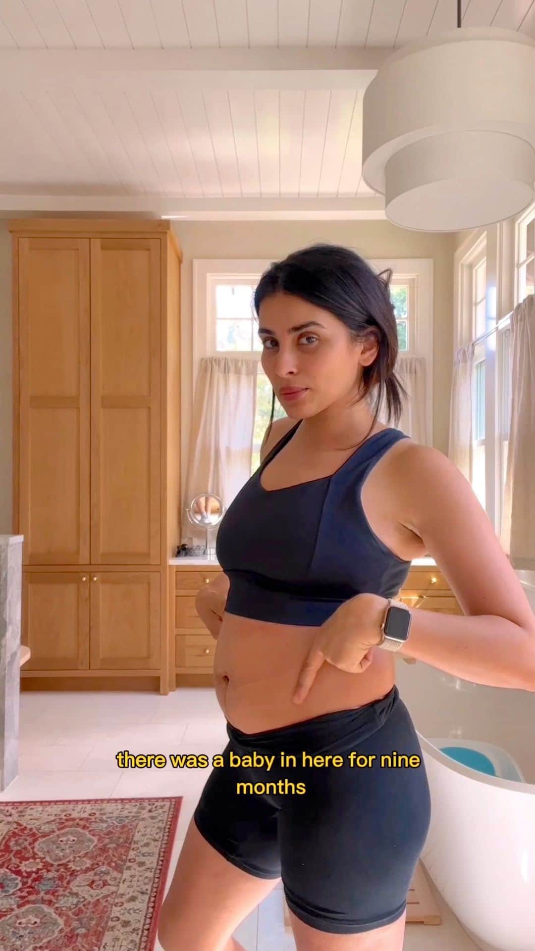 Sazan Hendrixのインスタグラム：「No time for calorie counting here! 🙃 #wwpartner Just being a mom of three alone fills up my brain with enough stuff to keep track of 😅 Getting back in shape in my postpartum era with a little extra support from WeightWatchers. I love that it’s given me the science-backed tools I need to feel empowered to lose the extra baby weight in a healthy, quick and easy way. Gaining a new confidence and energy that’s here to stay. P.S. This was documented 2 months ago and I’m so excited to share more updates soon. Have any of you tried @ww? ☺️💪🏼💕   Tap the link in my bio if you want to join me in the WW’s program. Use code SAZAN10 for $10 off your membership! *With select plan purch. Restr. apply. Offer ends 12/31 #PostpartumJourney #WeightWatchersForMe」