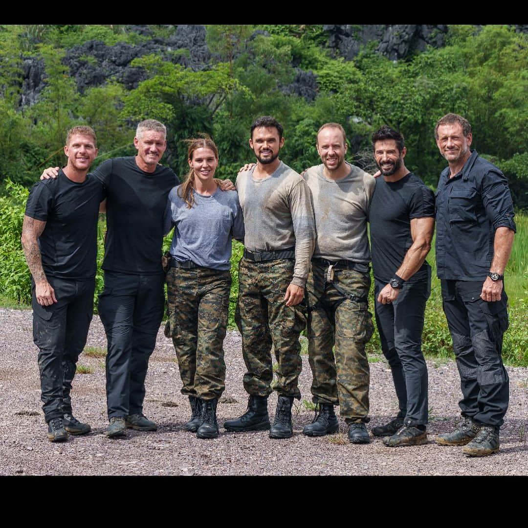 ダニエル・オハラのインスタグラム：「Well that’s a wrap 🙌🏼 last women standing and feeling very proud 🥹 Thank you all for your kind messages of support it’s been overwhelming.🥰 Thank you to everyone on the show for being such great friends and getting through the dark days and even the DS for screaming at me because you honestly did keep me going. I did what I wanted to achieved, I never quit and I gave it my all and got to the end, this experience has only made me stronger 💪🏻  I hope all women and mums out there know you can do anything you put your mind to and just believe in yourself. #thankyou #support #saswhodareswins #final #momof5」